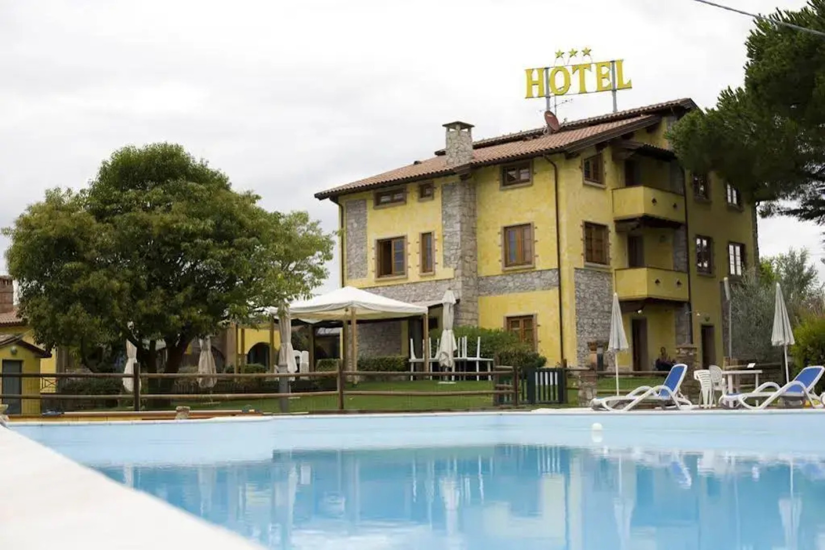 Tenuta La Lupa Country Hotel