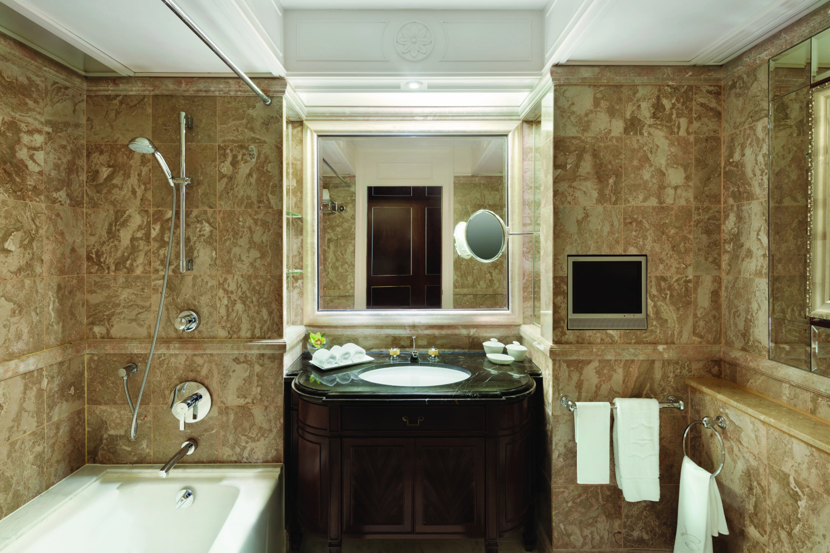 Island Shangri-La, Hong Kong