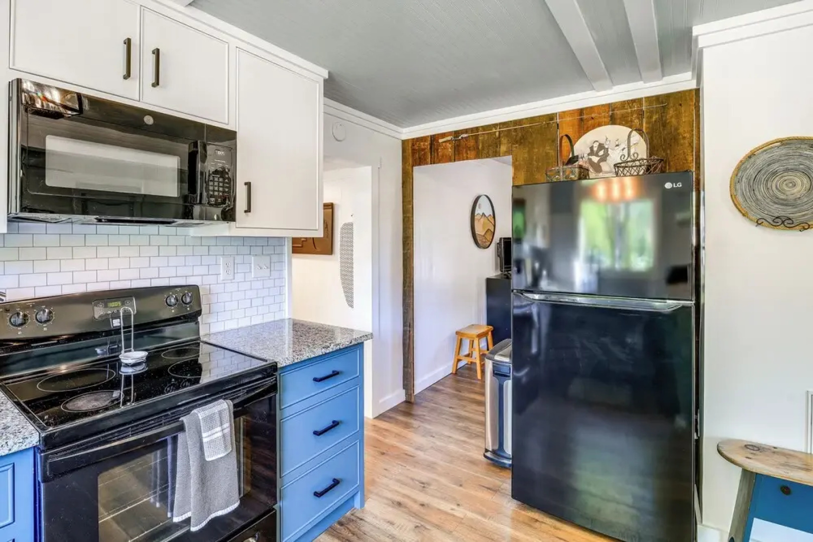 Walk to River & Trails: Cozy Damascus Cottage!