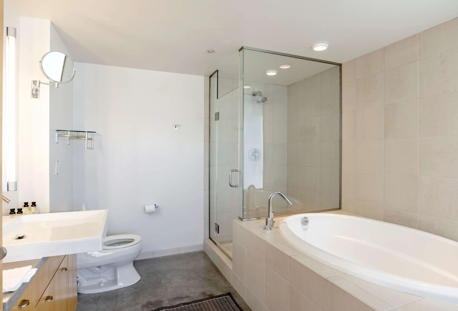 hotelVetro Iowa City, Tapestry Collection by Hilton