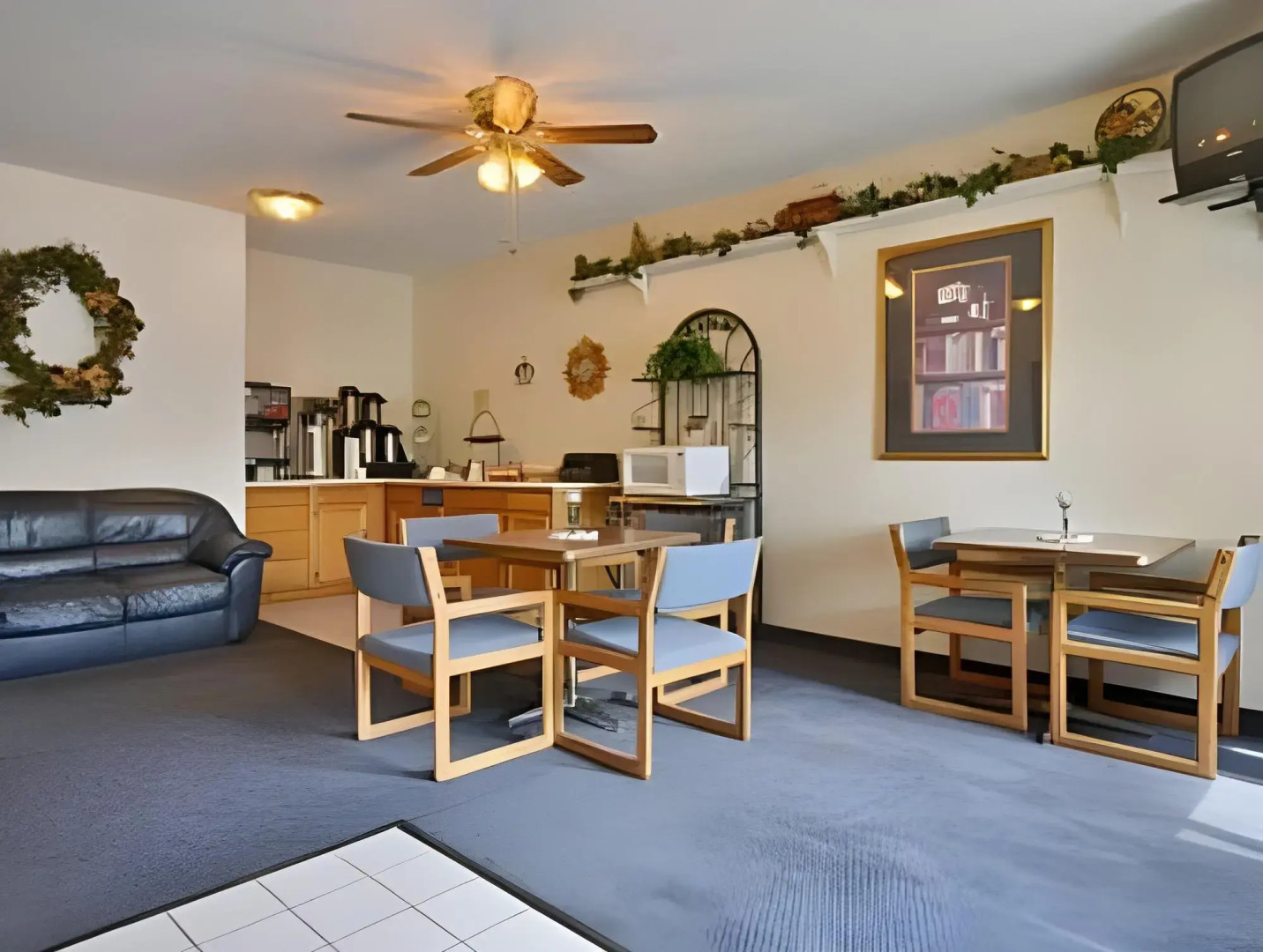 Boarders Inn & Suites by Cobblestone Hotels - Waterloo/Cedar Falls