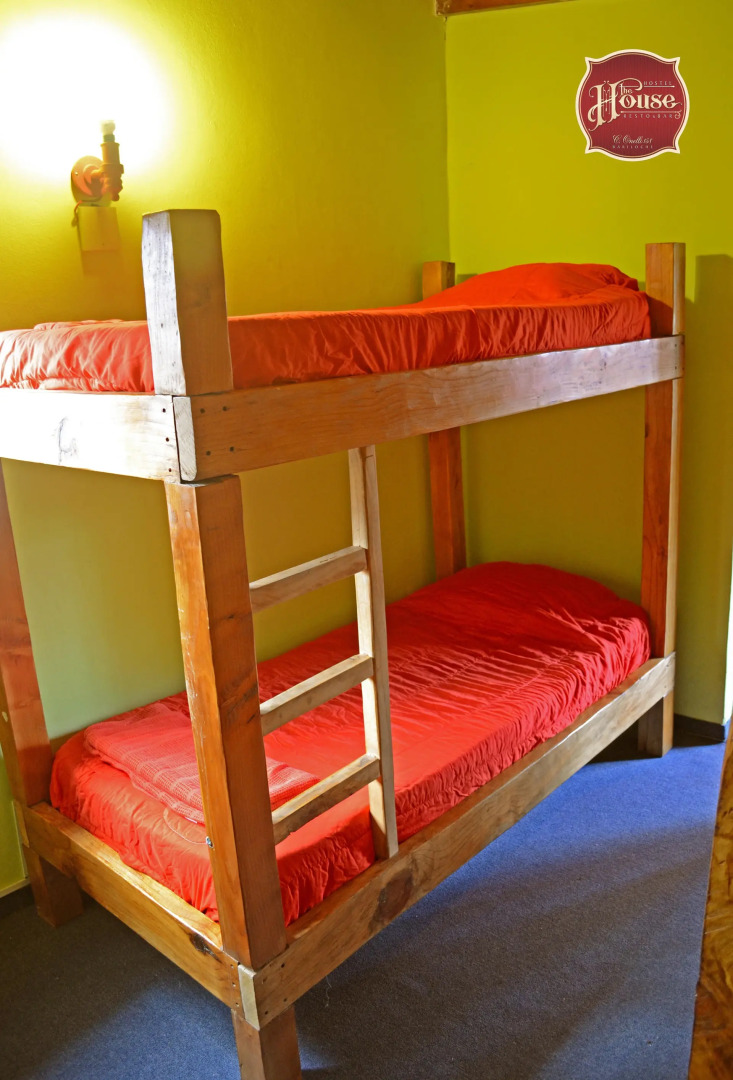 The House Hostel Resto & Bar Bariloche
