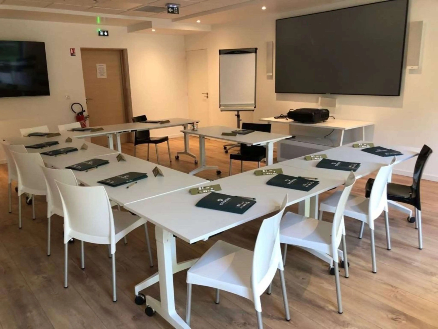 Appart'hôtel Kyriad Résidence Cabriès - Plan de Campagne