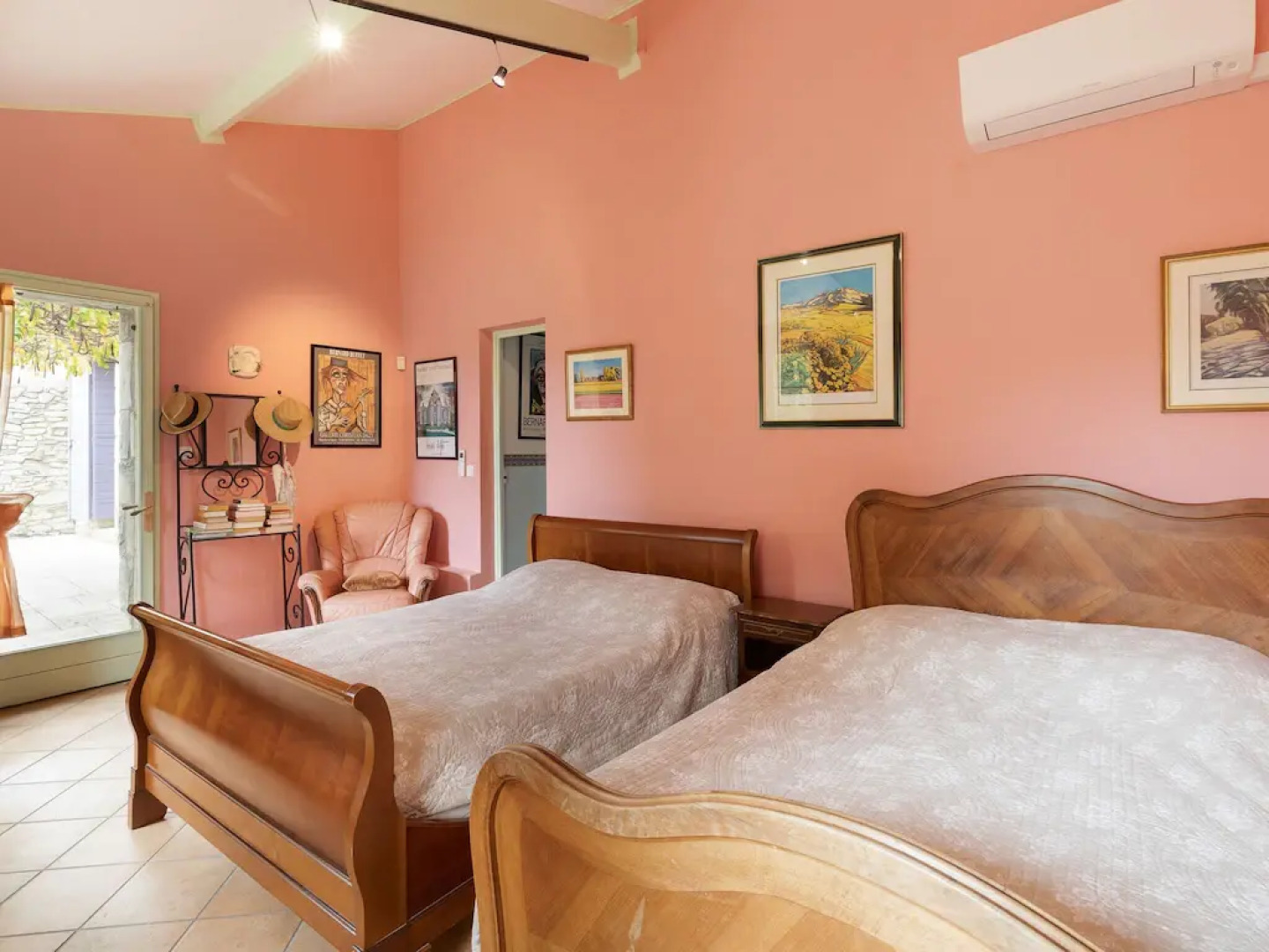 Large holiday home in Vaison-La-Romaine with garden