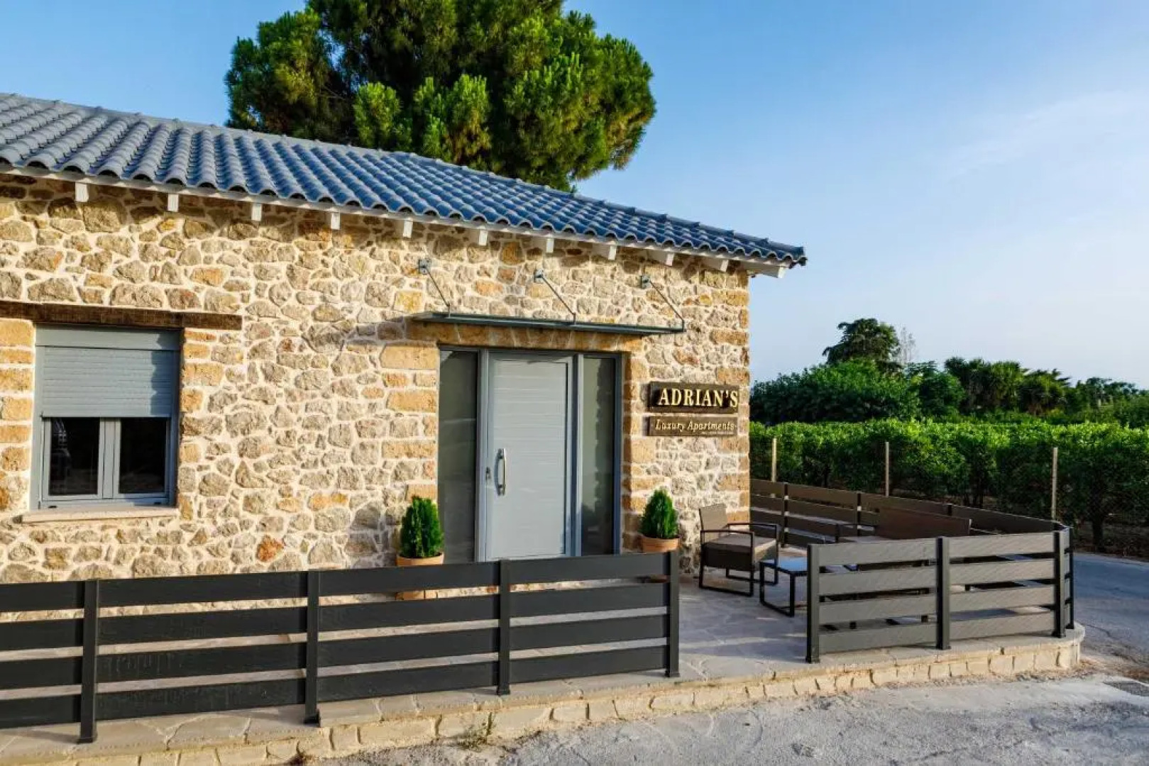 Adrian'S Luxury Apartments 1