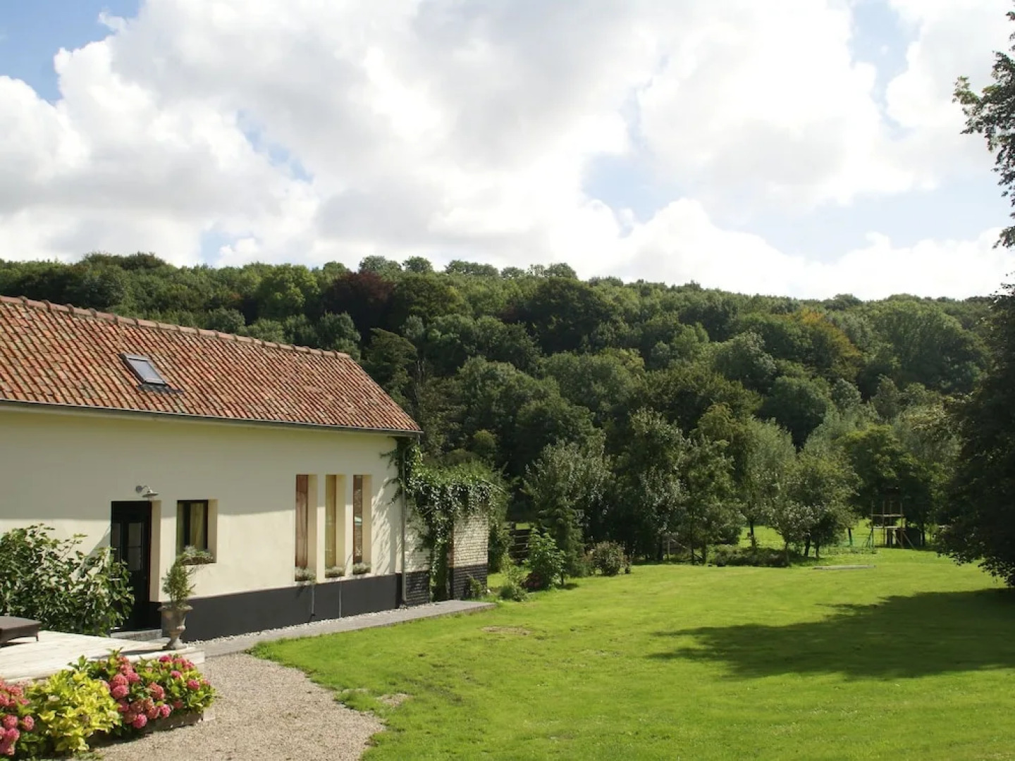 Luxurious Holiday Home near Courset with swimming pool