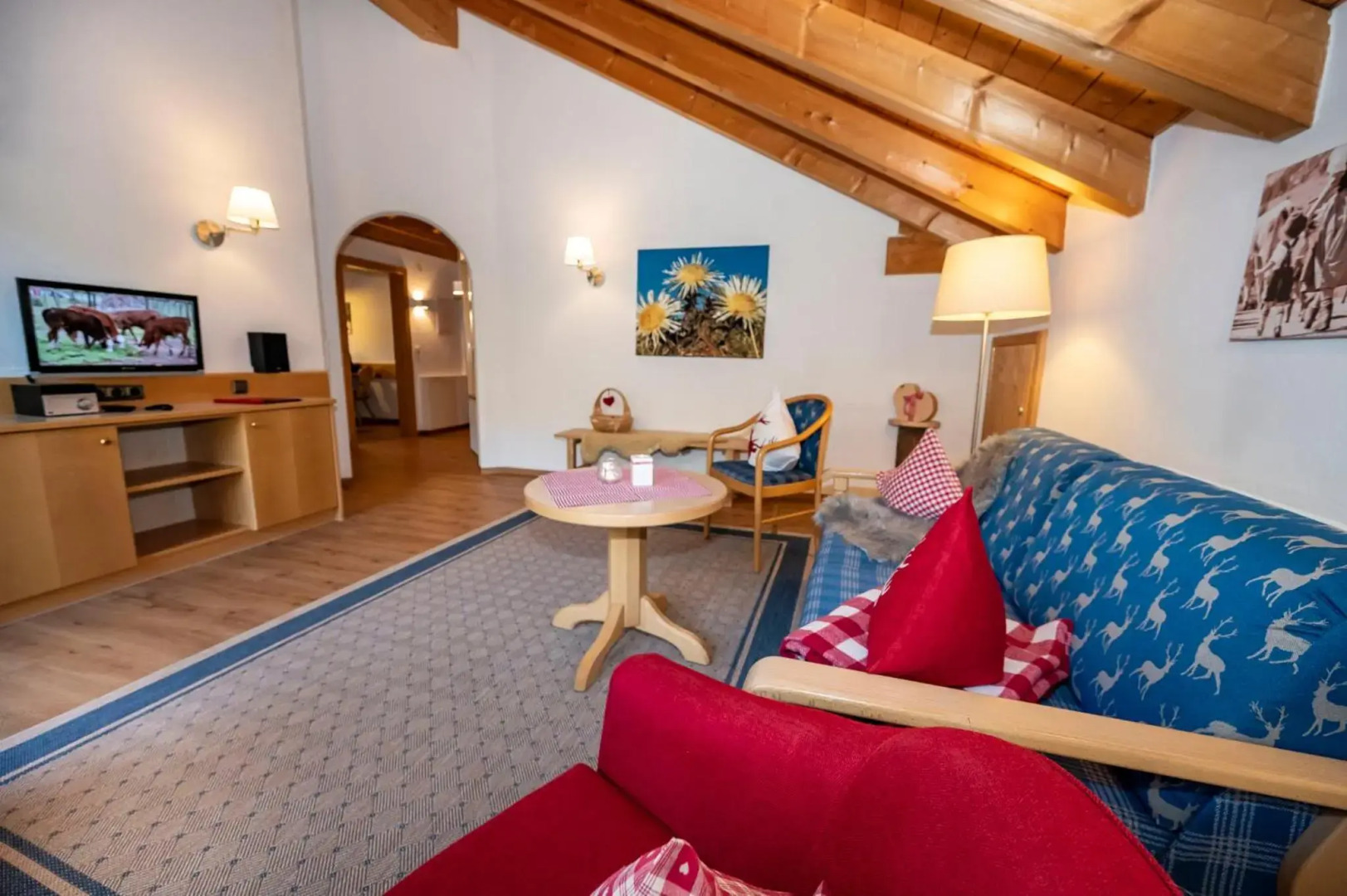 Gemütliche Ferienwohnung Bergwiese, 2-Raum, separates Schlafzimmer, schönen Balkon oder Terrasse, Komfort Ausstattung, ruhige Lage, kostenfrei WLAN, Sauna im Landhaus, Brötchenservice, Parkplatz kostenfrei, Hunde auf Anfrage, Tankstelle für E-Autos