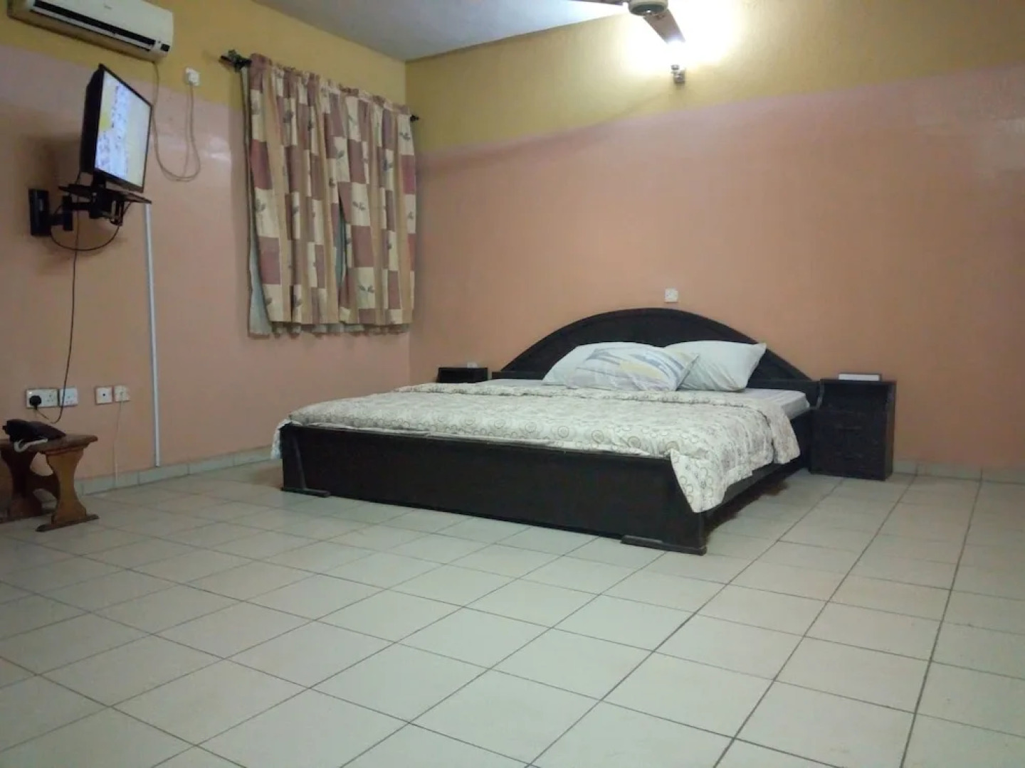 Hail Henrietta Hotel