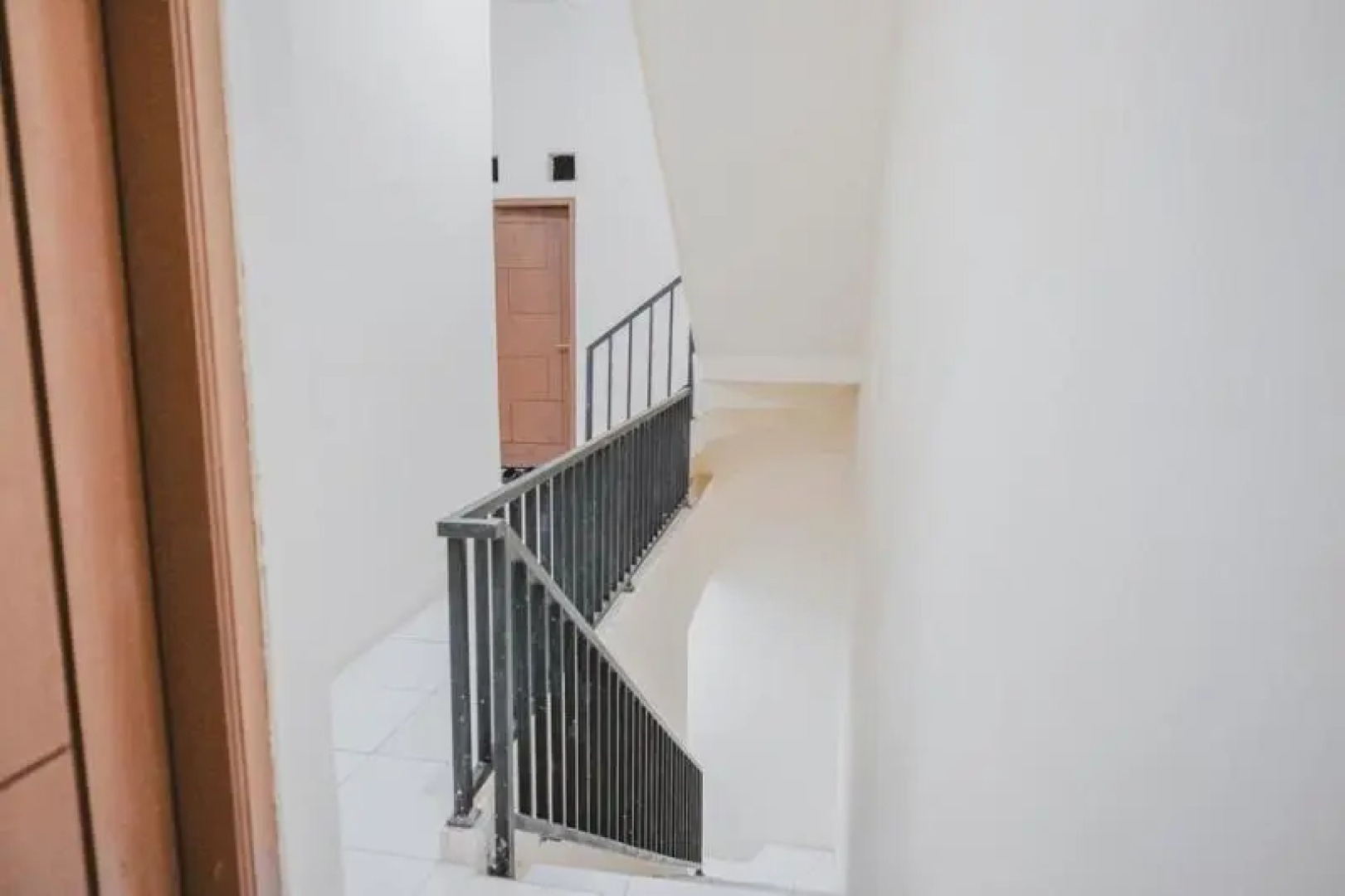 RedDoorz near CBD Ciledug