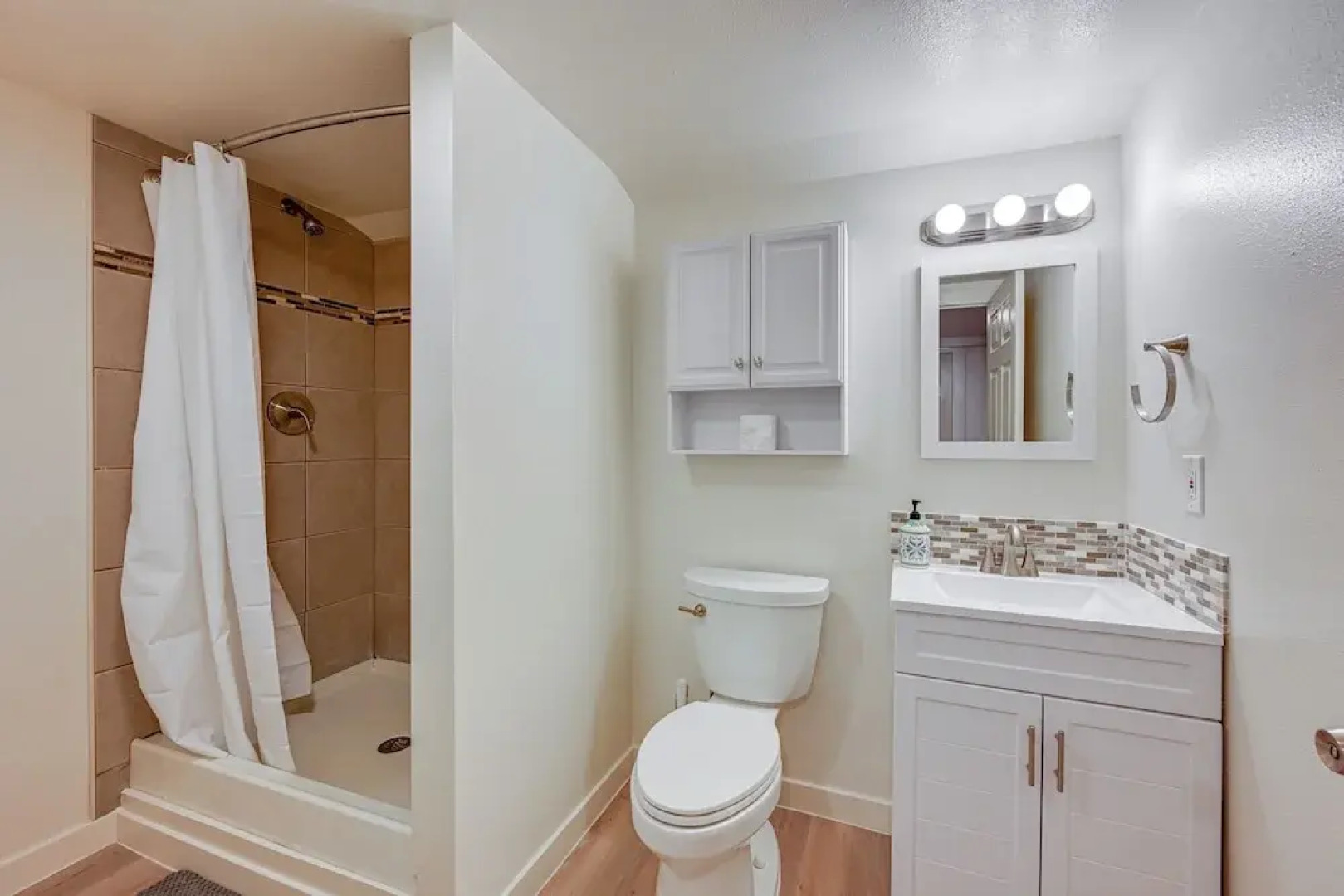 Cozy Tacoma Getaway w/ Grill & Hot Tub!