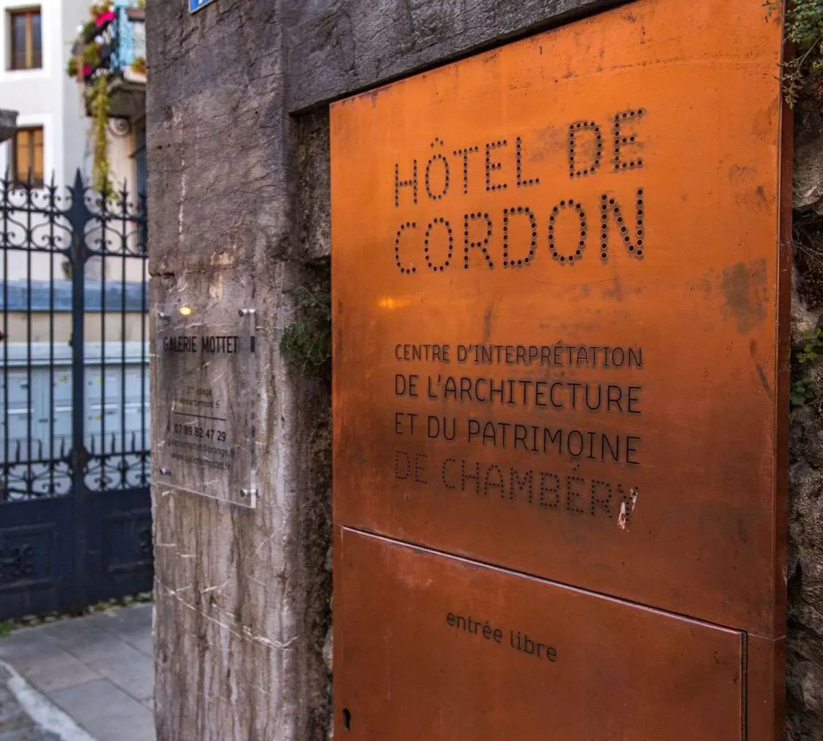 Kyriad Chambery Centre Curial