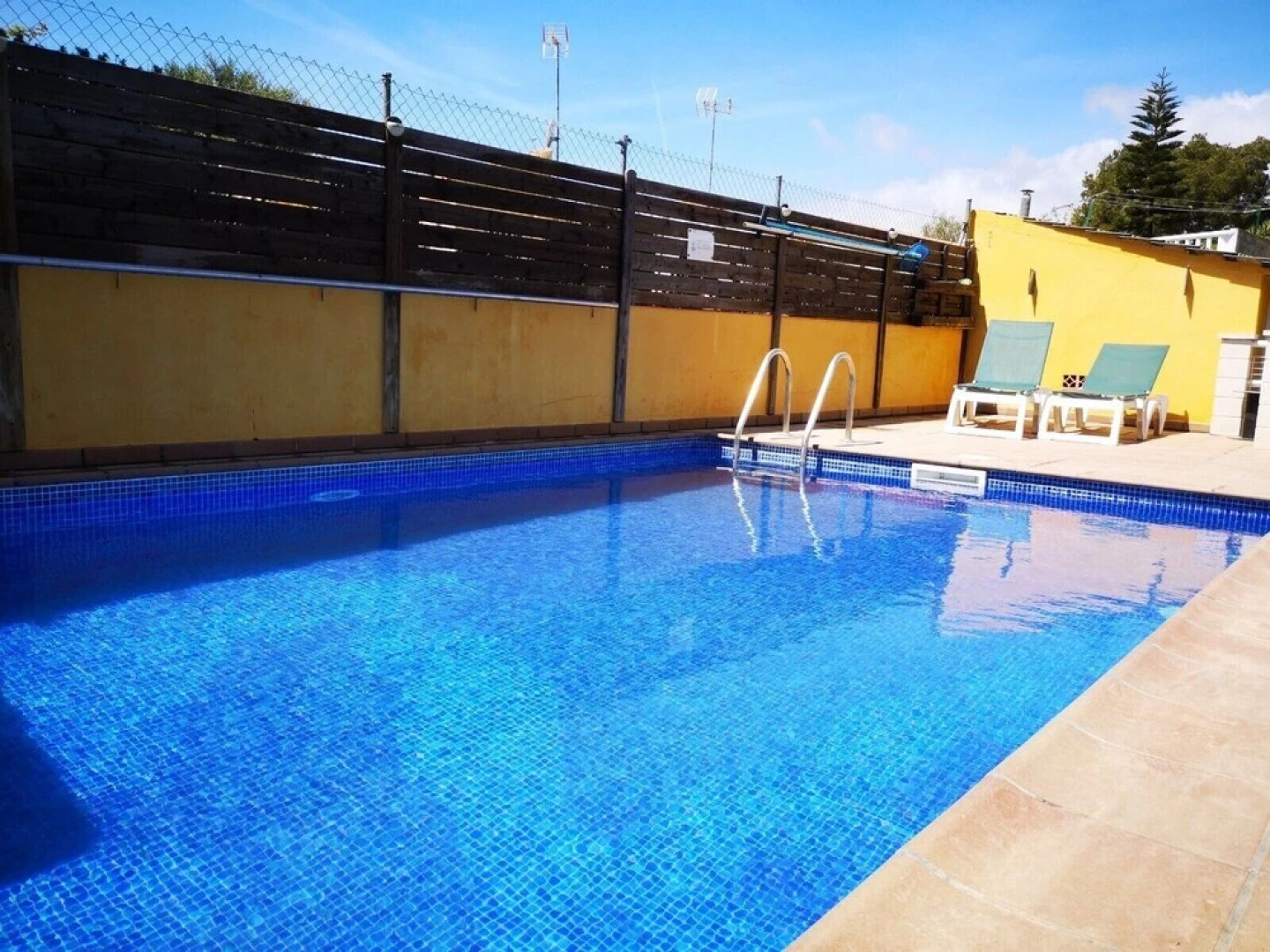 Casa ideal para familias con piscina y parque