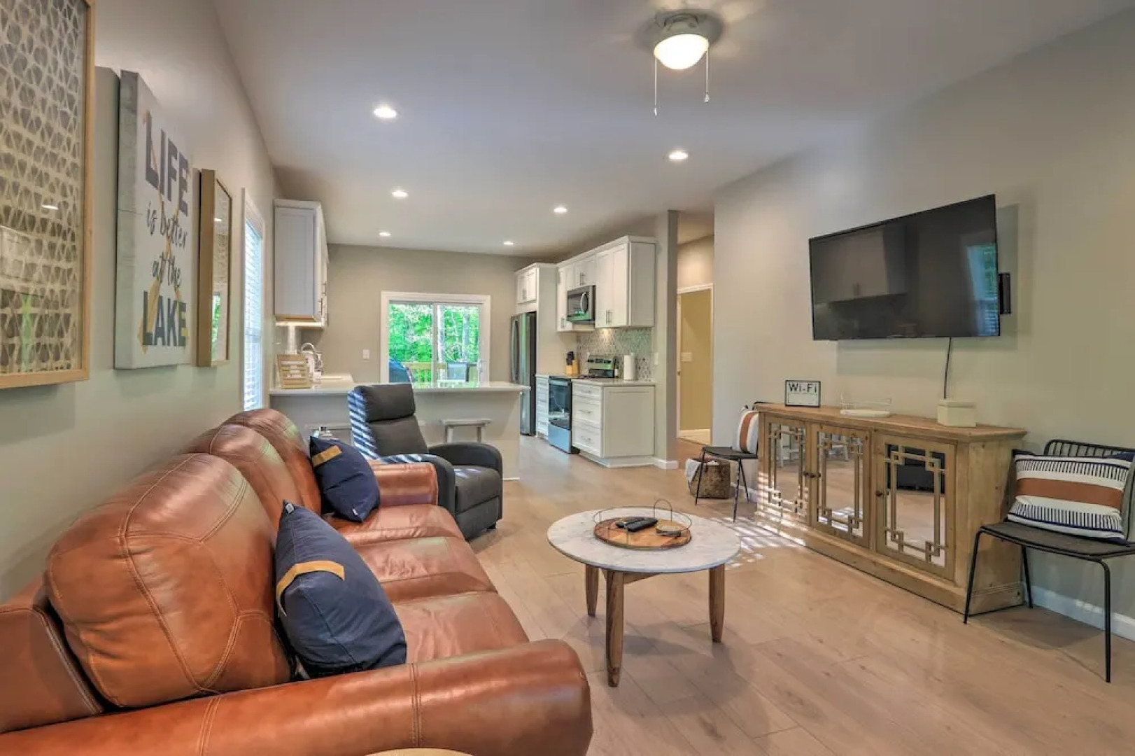 Chic Lake Sinclair Retreat With Dock & Hot Tub!