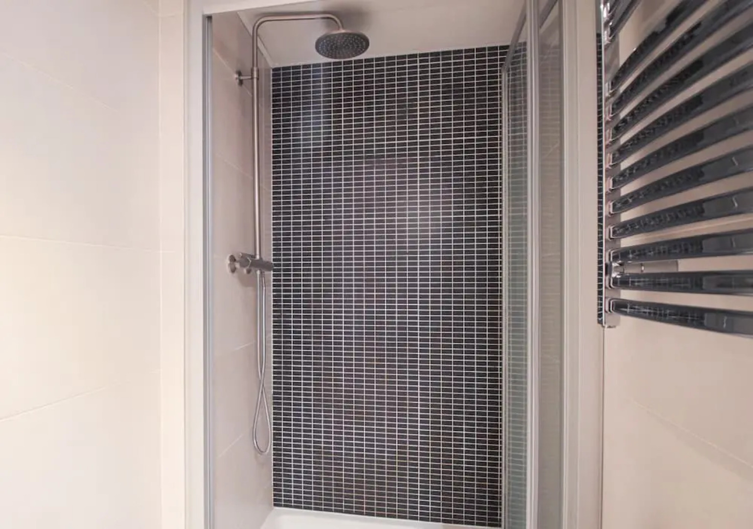 F03 Apartment with private rooftop