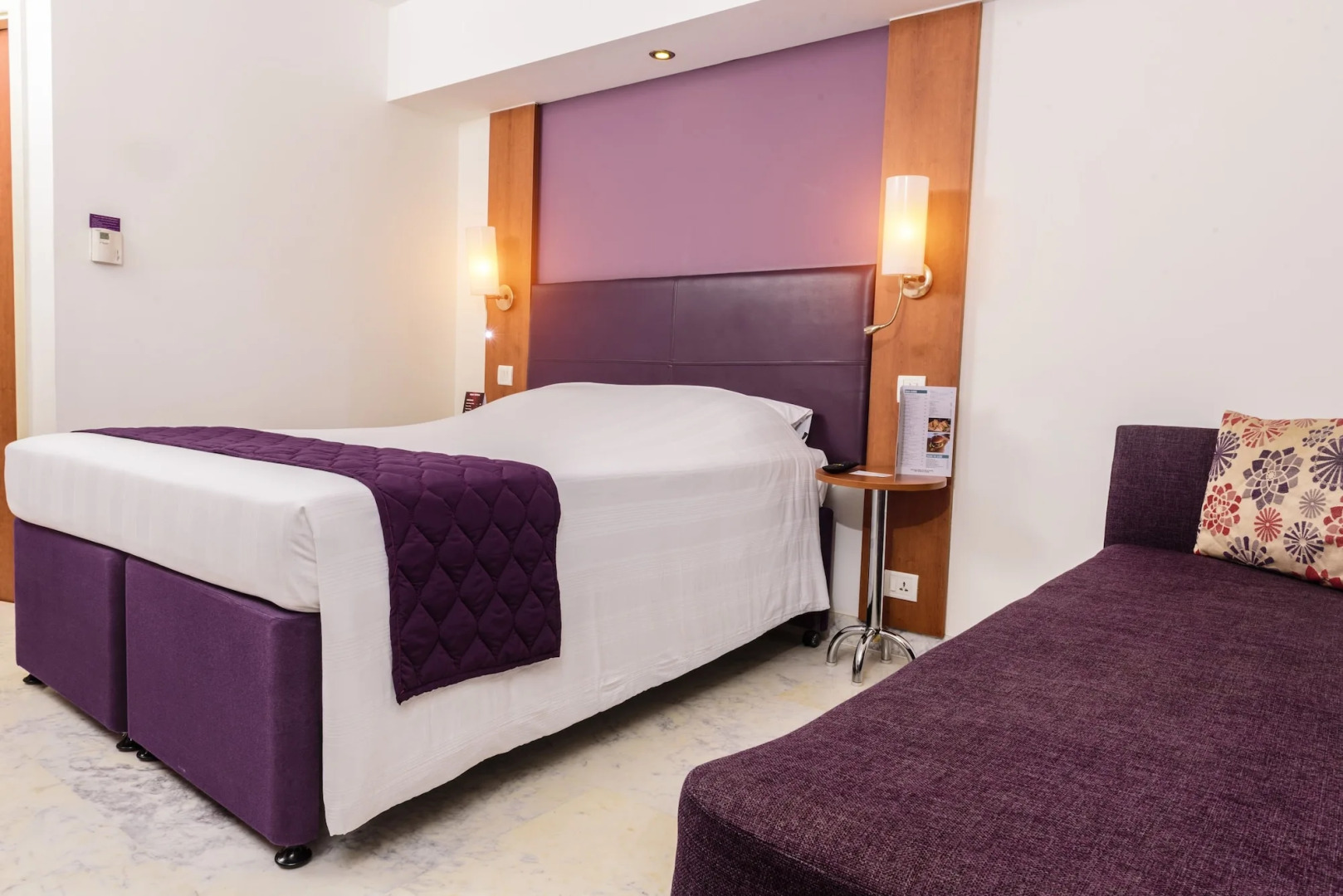 Caspia Hotel New Delhi Shalimar Bagh