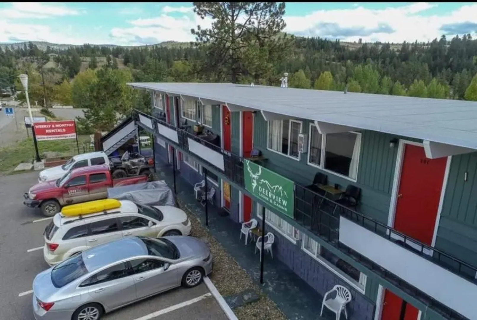 Deerview Lodge & Cabins