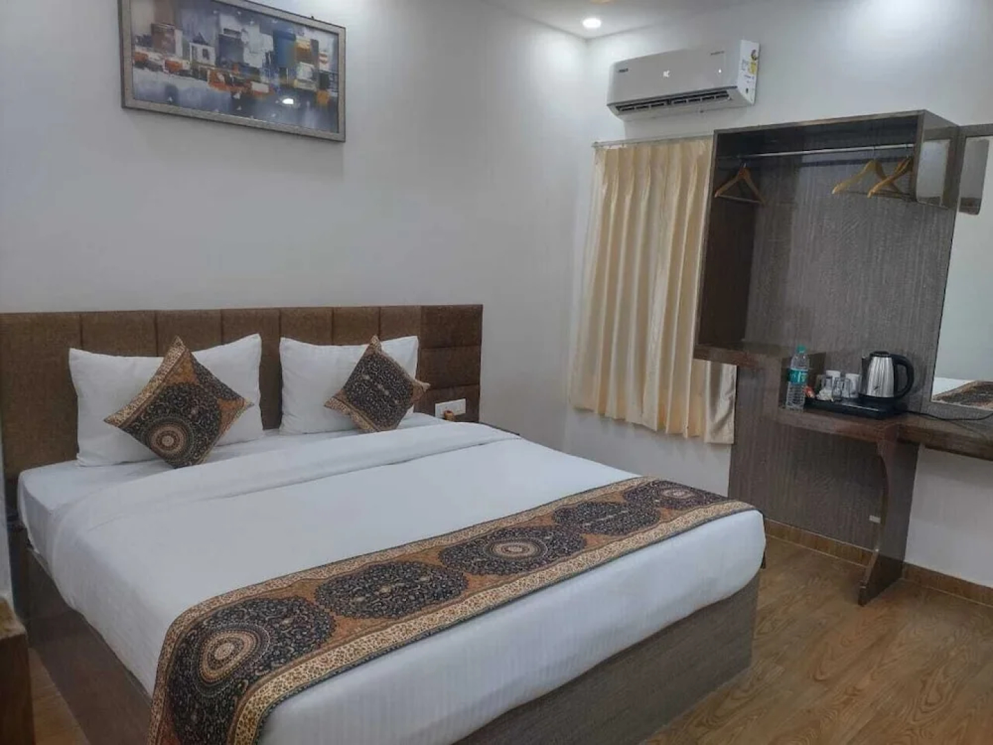 Hotel Gulmohar Plaza By Auroville Ent