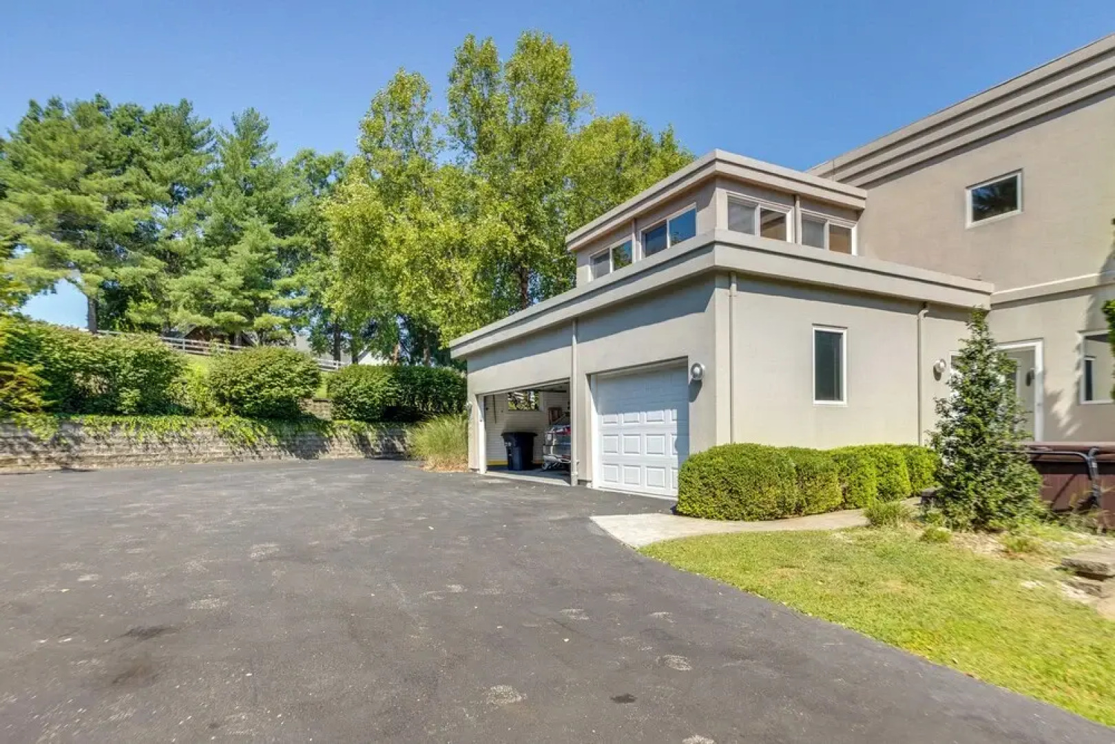 Spacious Missouri Retreat w/ Pool, Gym & Game Room