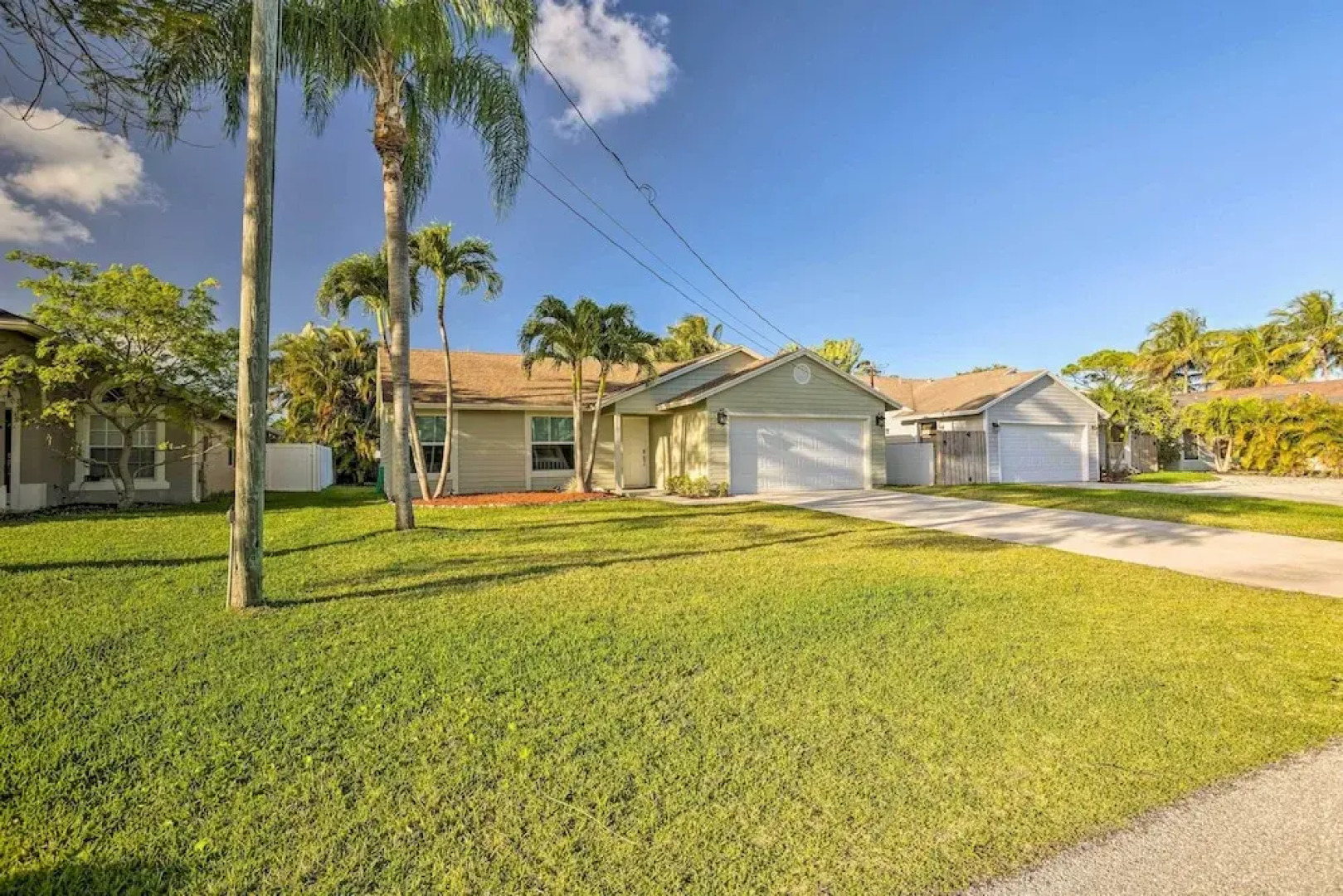 Jupiter Home w/ Patio & Grill ~ 6 Mi to Beach!