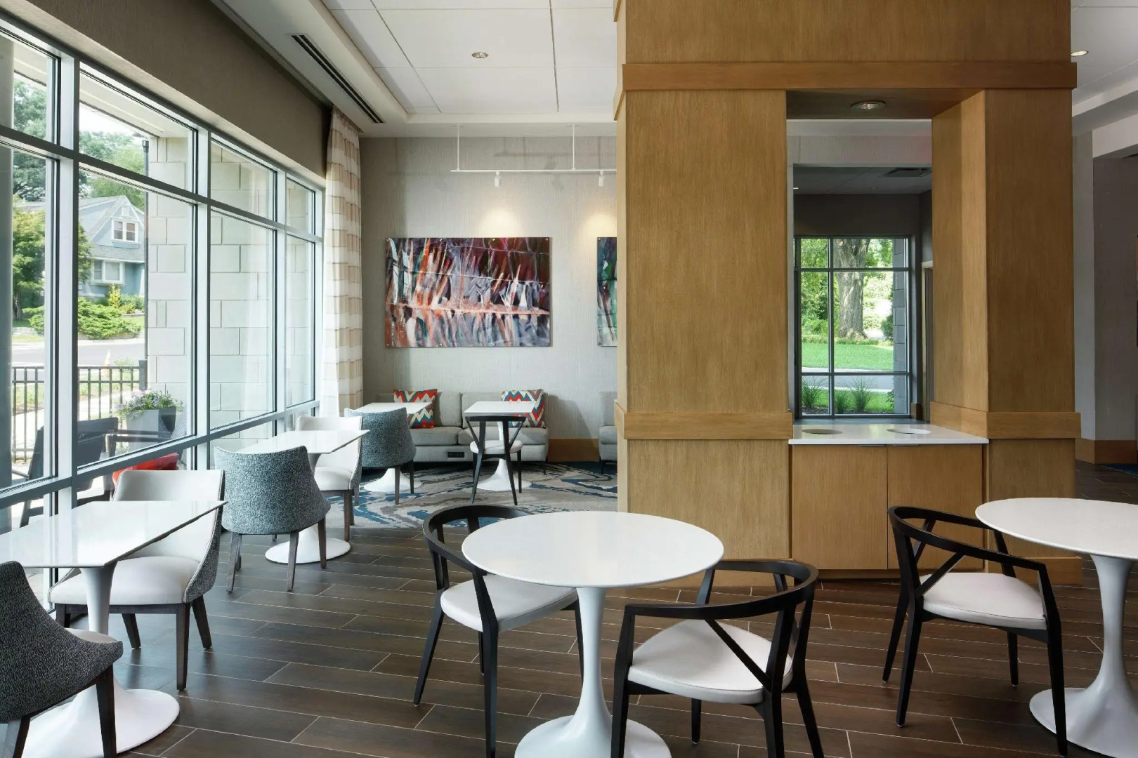 Hampton Inn & Suites Teaneck Glenpointe