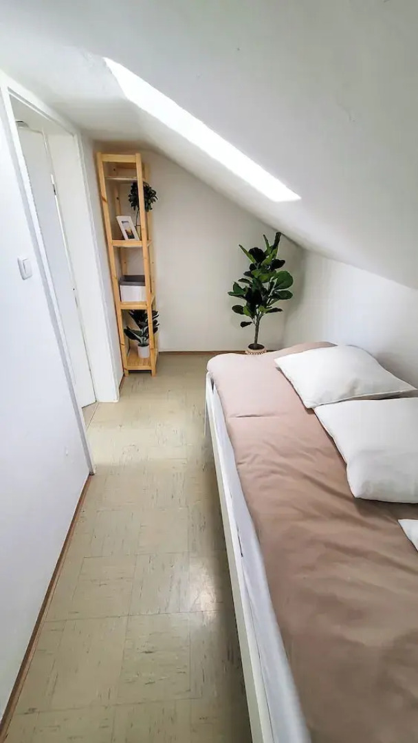 DG Rechts 40m 2-Zimmer Wohnung