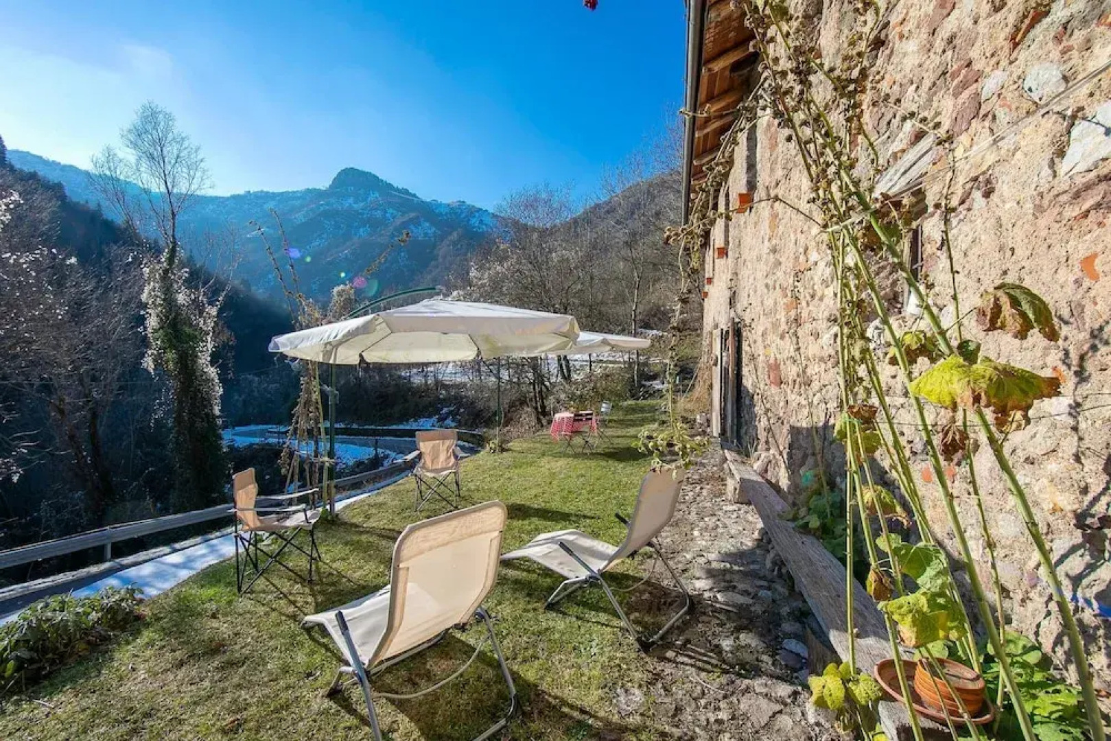 Le Fratte Sport and Relax in Hilly Area