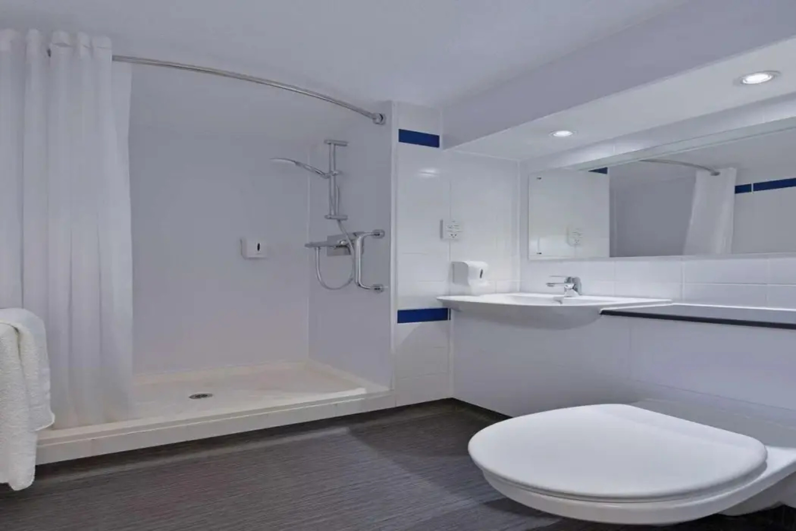 Travelodge Swansea M4
