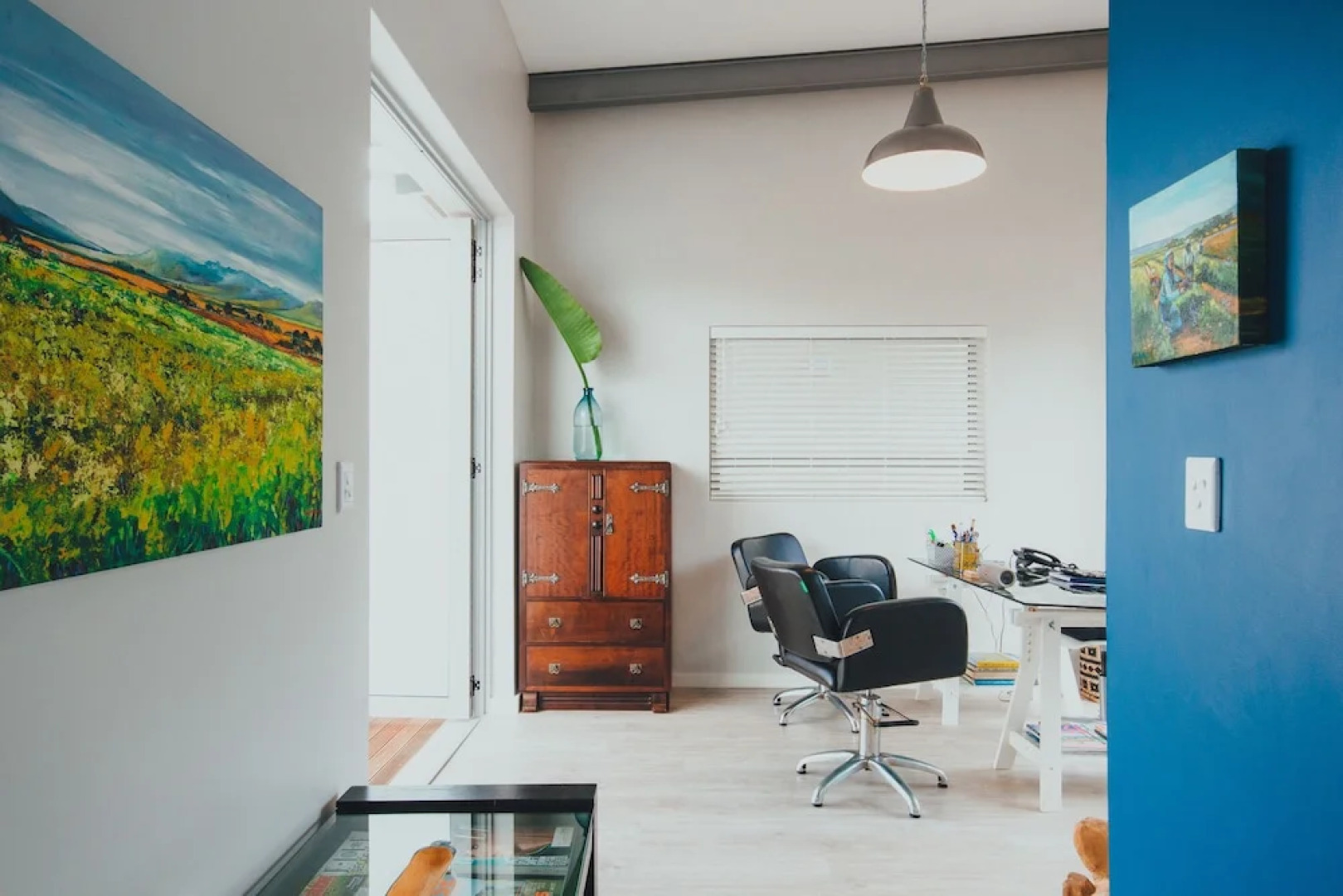 A Riverbed Guesthouse