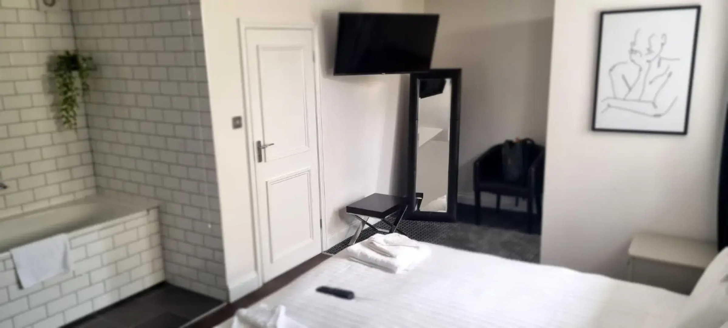 The Riverside House Hotel