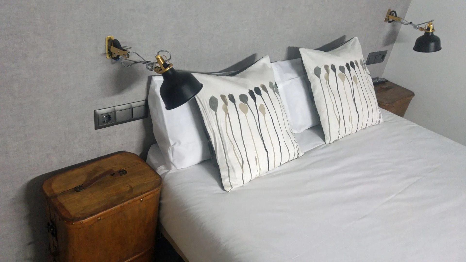 The Lights City Rooms