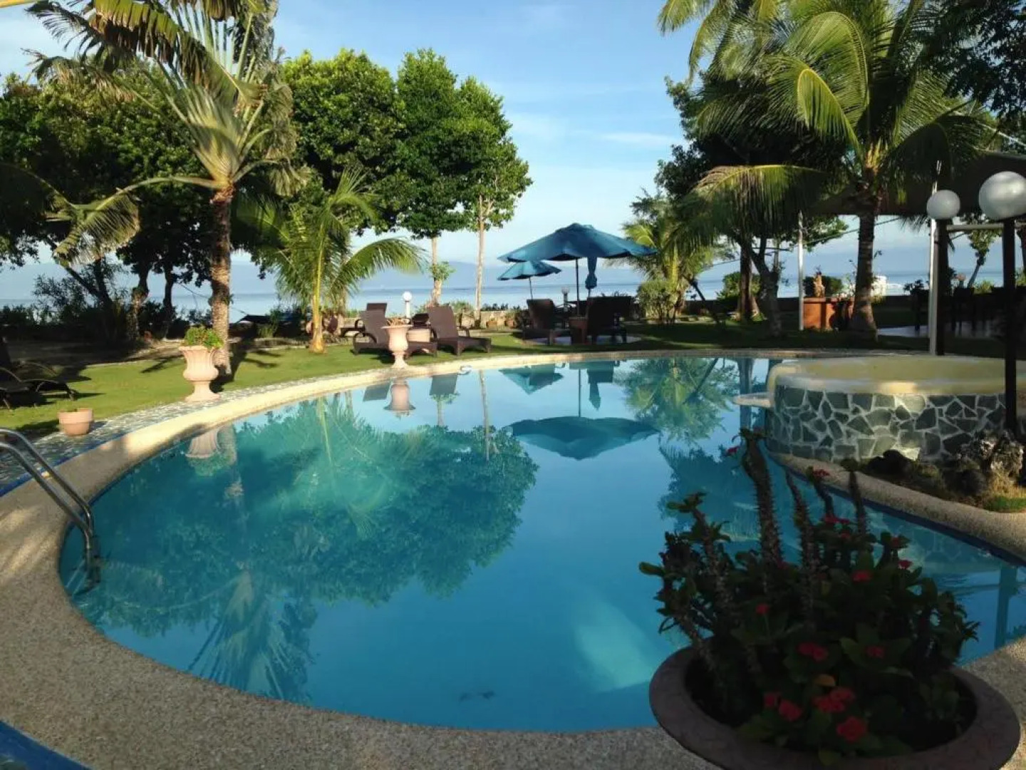 Cabilao Sunset Dive & Beach Resort