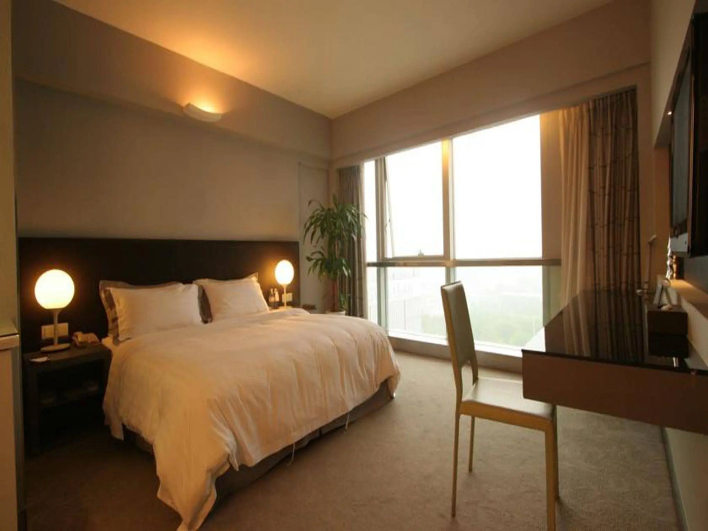 Yi-Wu Commatel Hotel