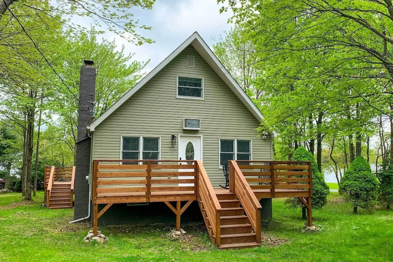 Near Lakes & Resorts: Pet-friendly Long Pond Abode