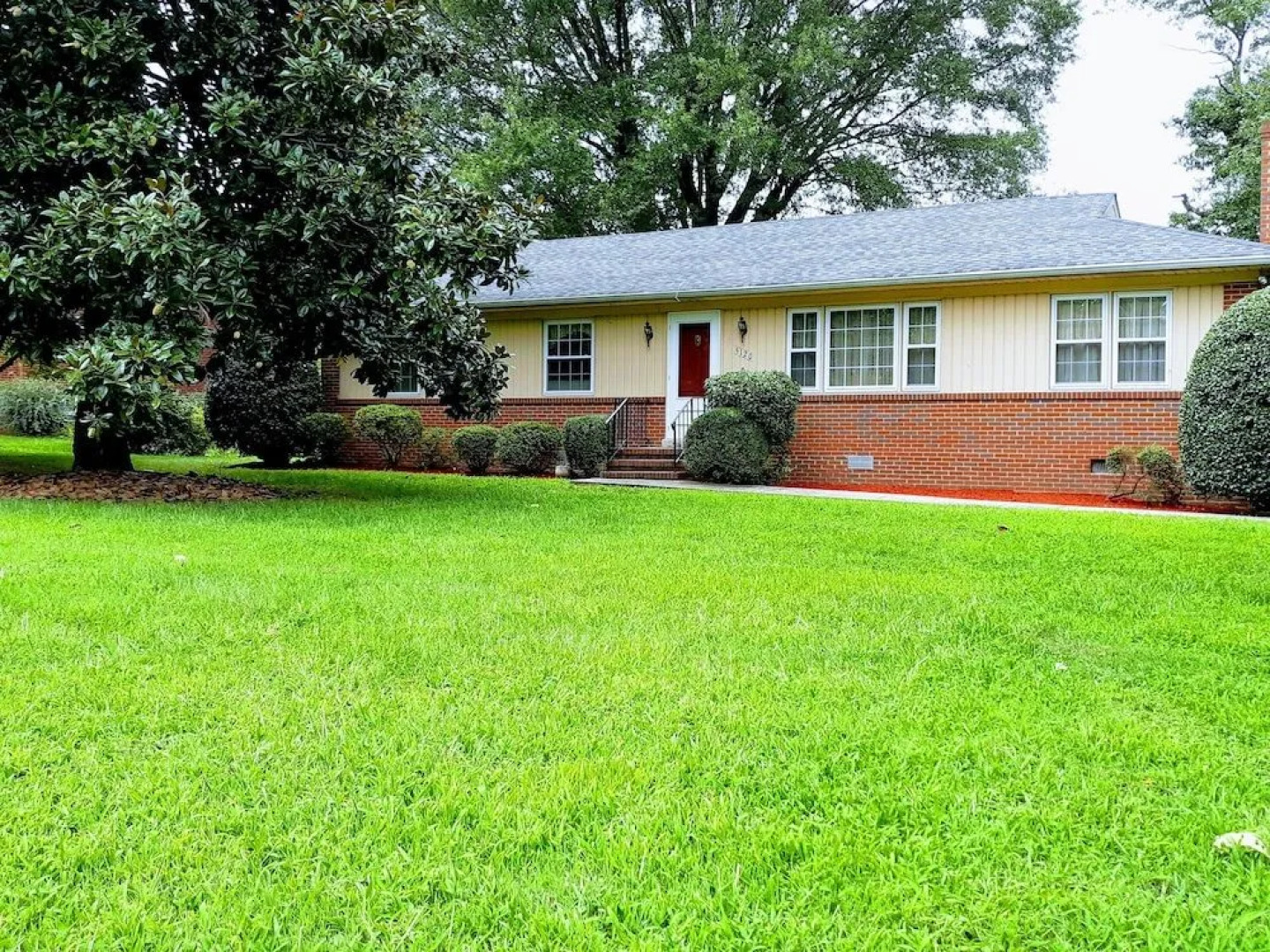 A house full of steel balls and games