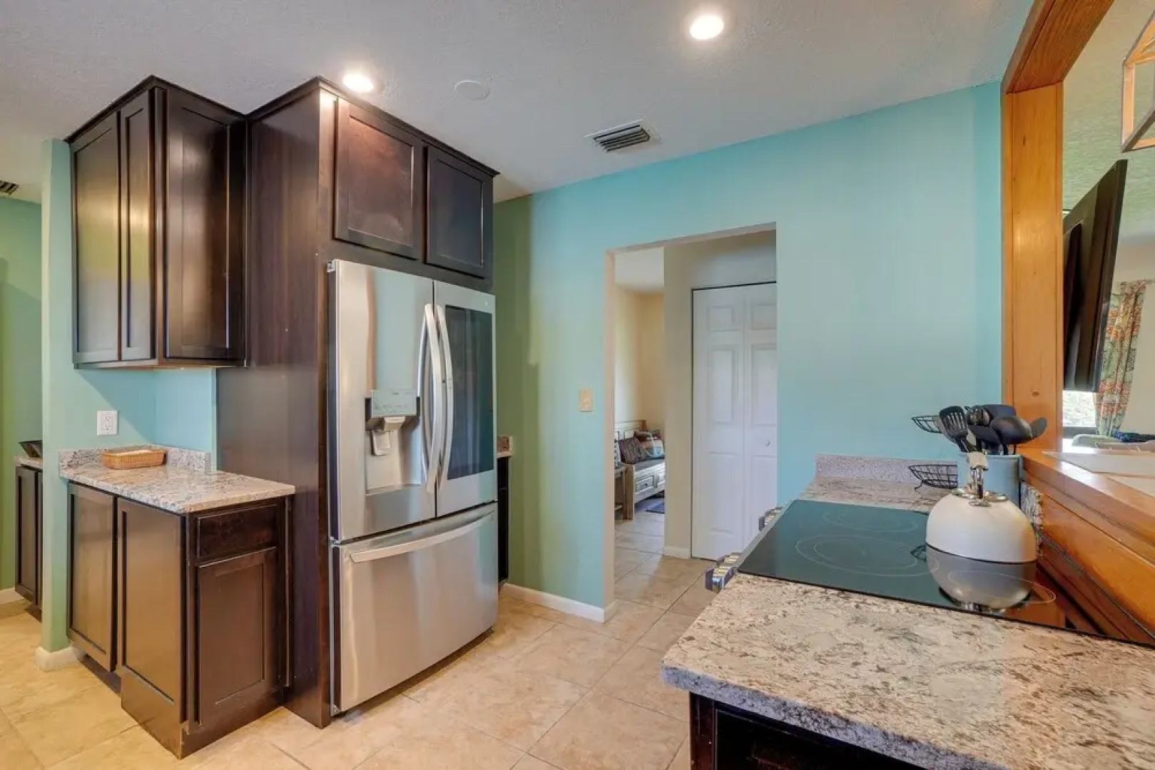 Waterfront Oasis w/ Hot Tub ~ 10 Mi to Dtwn Tampa