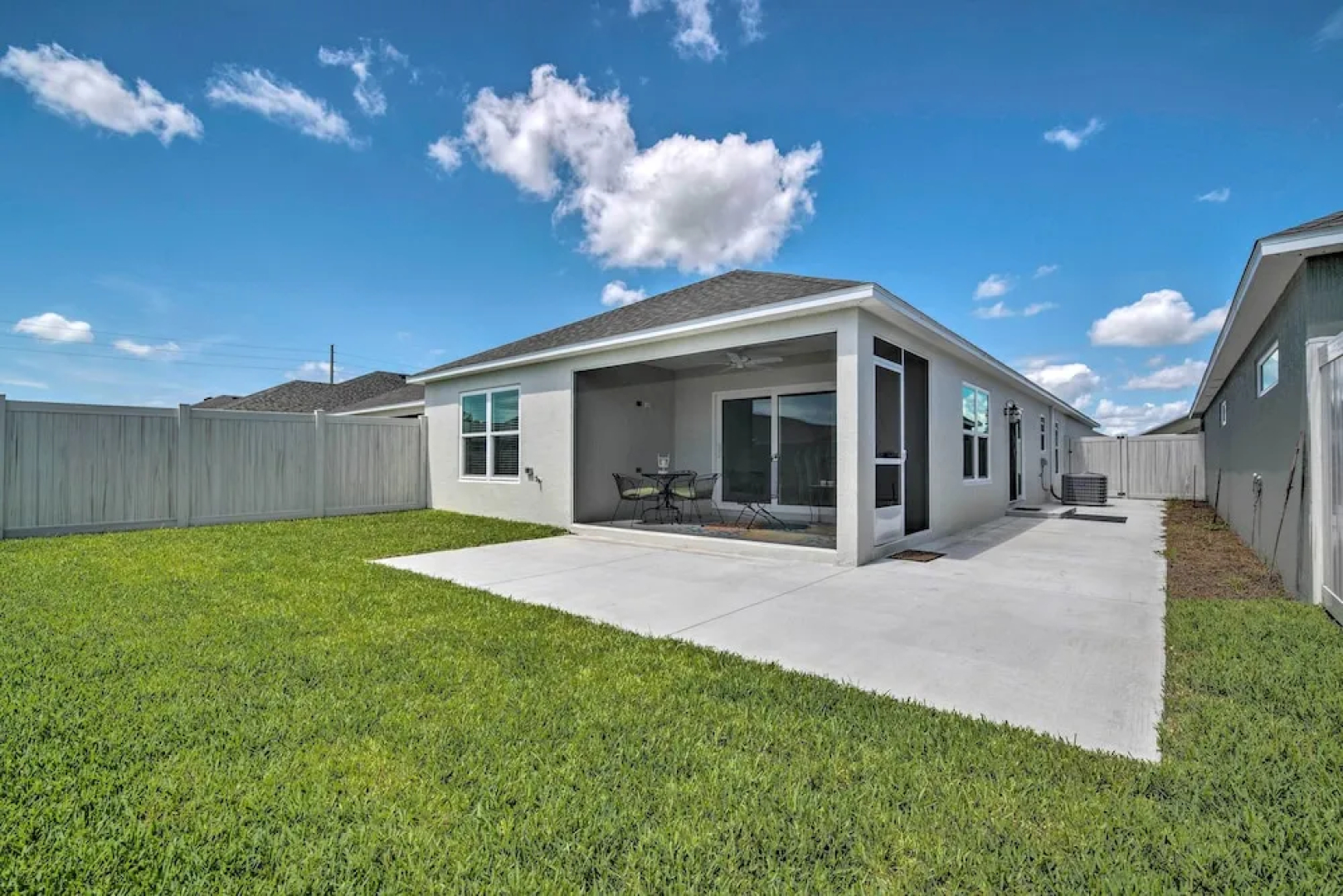 Lanai & Resort Amenities: The Villages Getaway