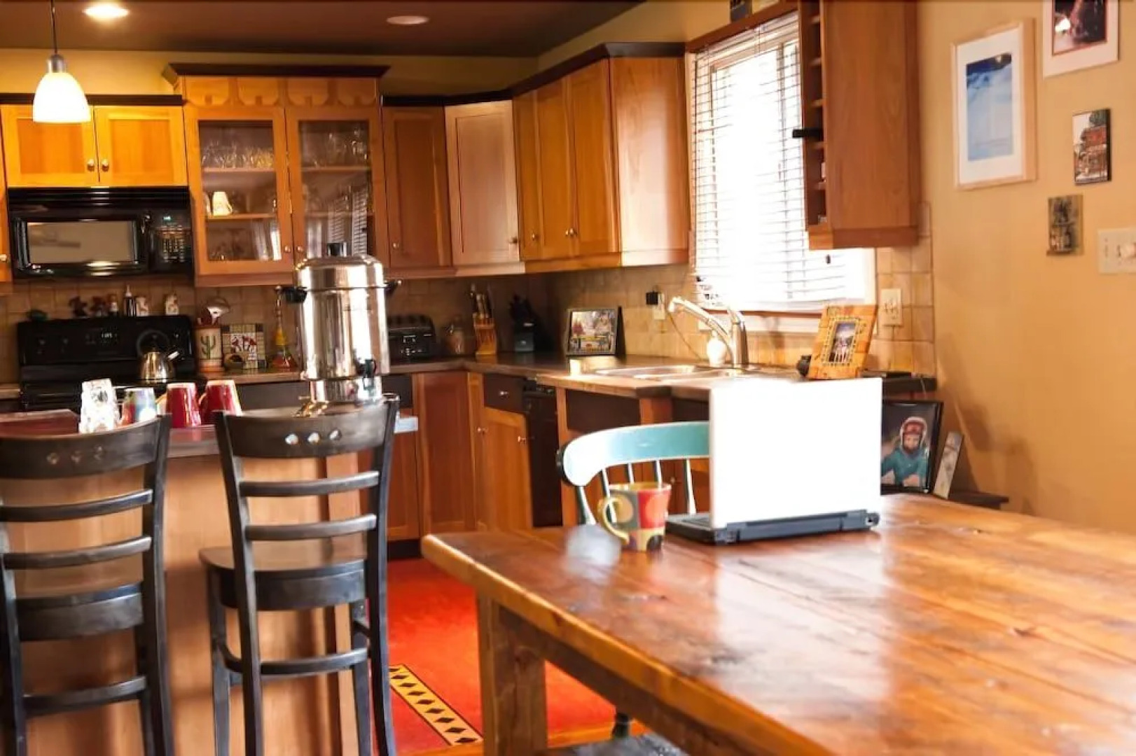 Auberge Kicking Horse Guest House