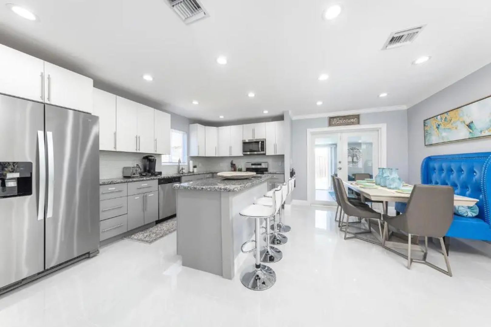 Amazing! 3br 2ba Sofa Bed, Near Beach, Heated Pool, Full Kitchen, WiFI, Patio, BBQ, Private Yard, Peaceful Neighborhood