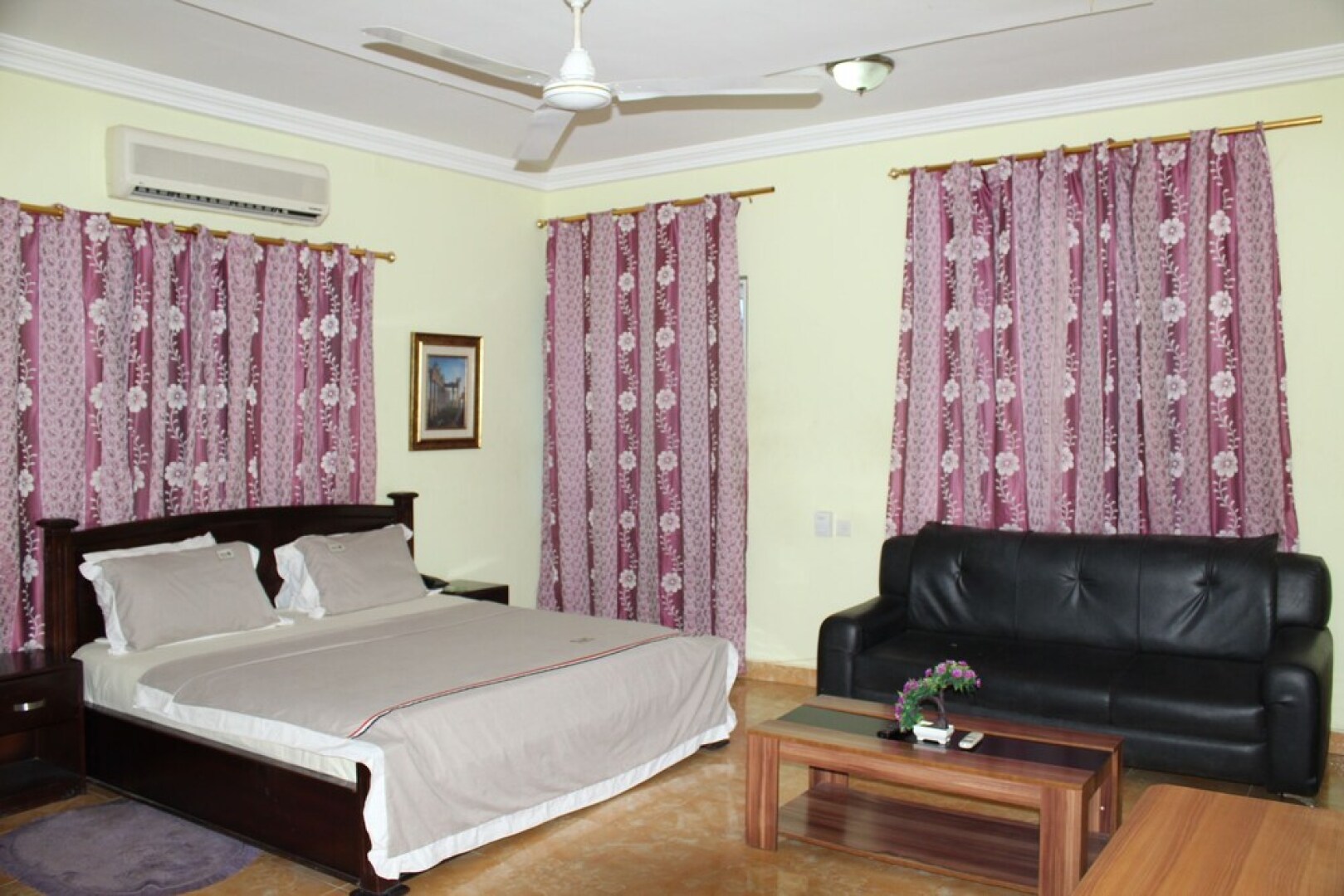 Gorsben Royal Lodge Hotel