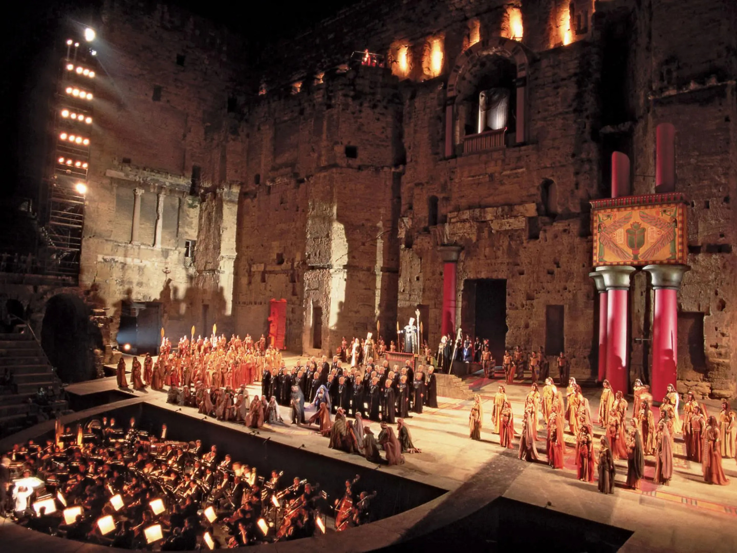 Lovely Country Cottage in Valreas with Swimming Pool