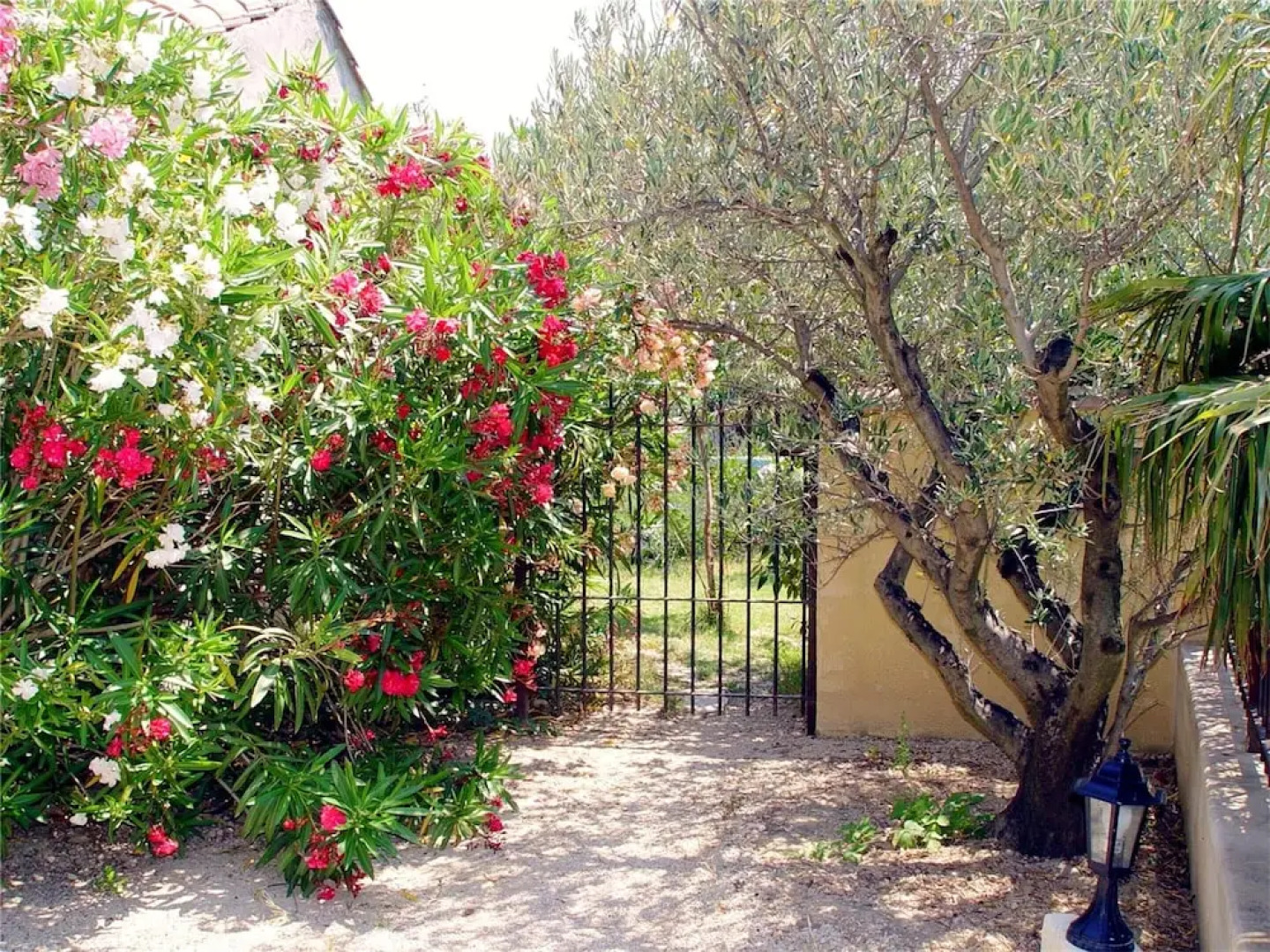 Villa With one Bedroom in Maussane-les-alpilles, With Pool Access, Fur