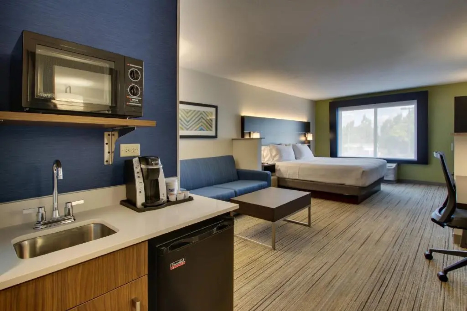 Holiday Inn Express & Suites Morris by IHG