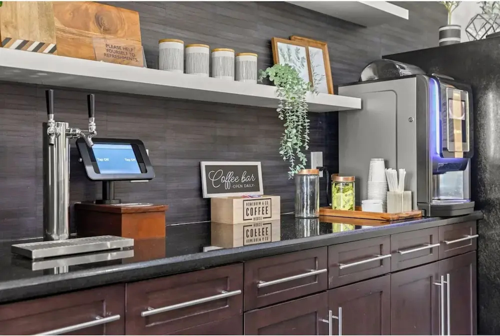 Miramar Apartments By Landing