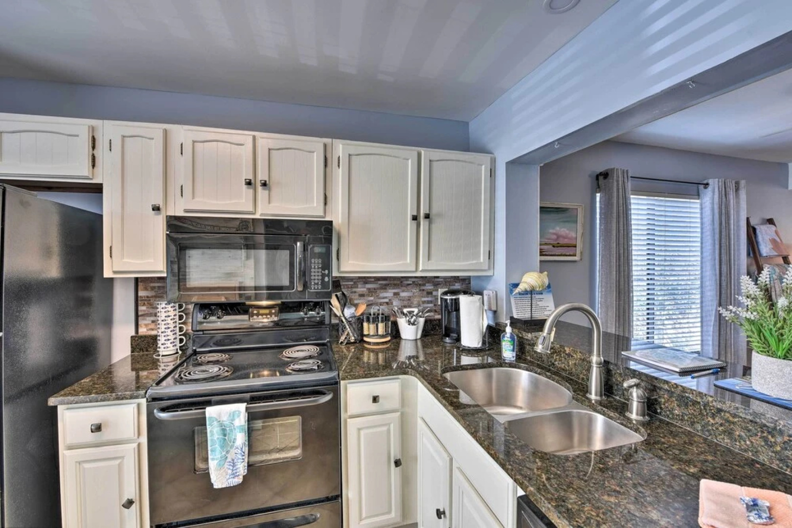 Relaxing Harbor Island Condo: Walk to the Beach!