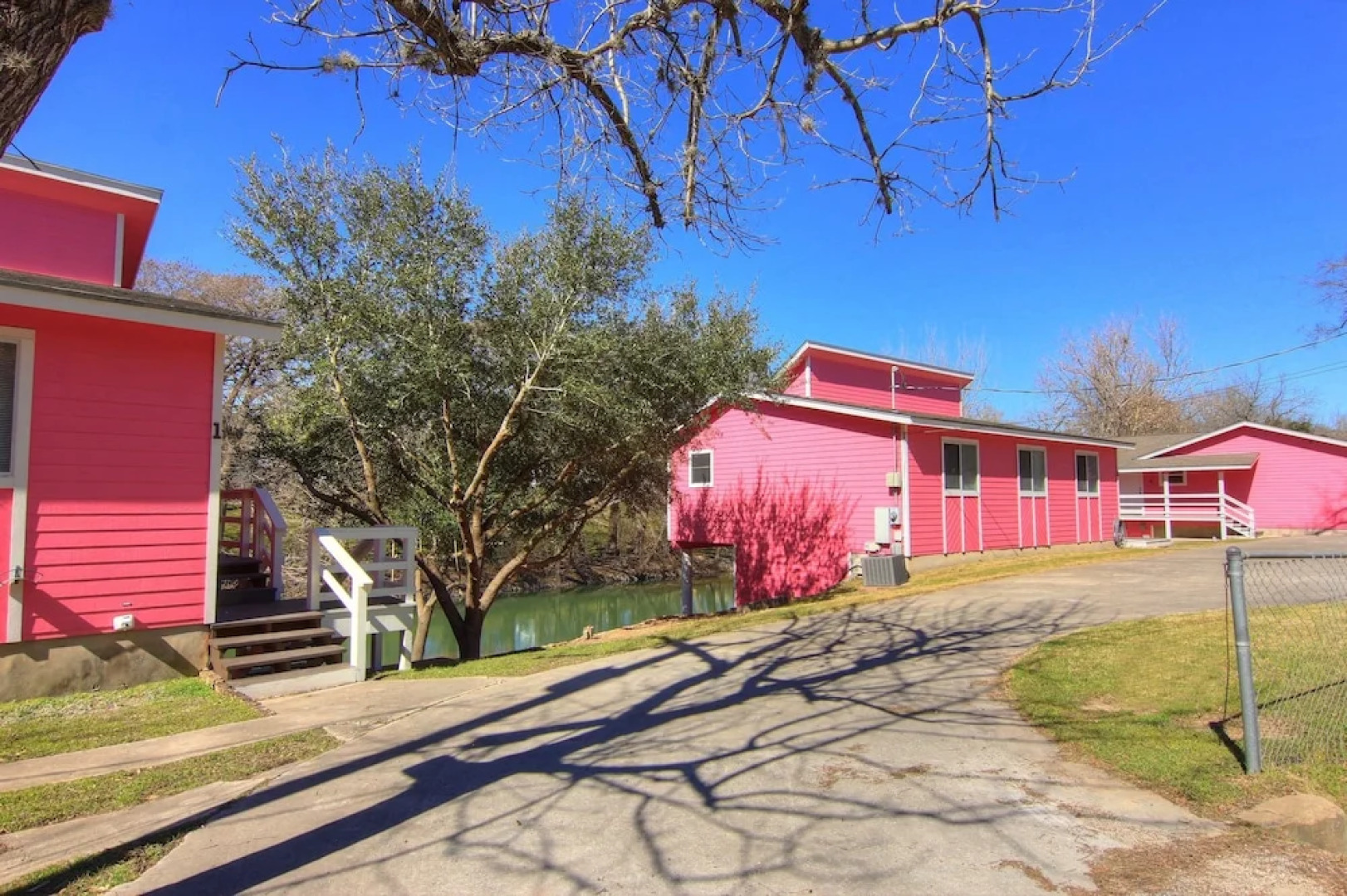 Three Pink Housez RR1 3