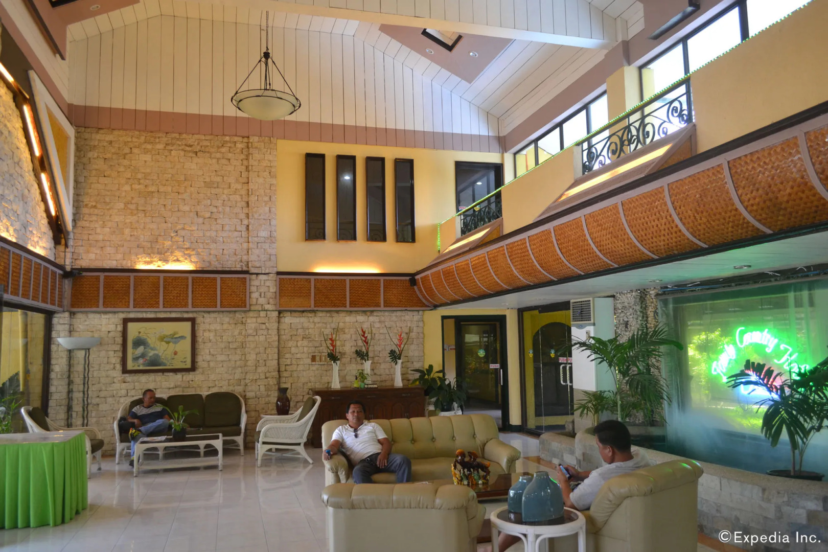 Family Country Hotel & Convention Center