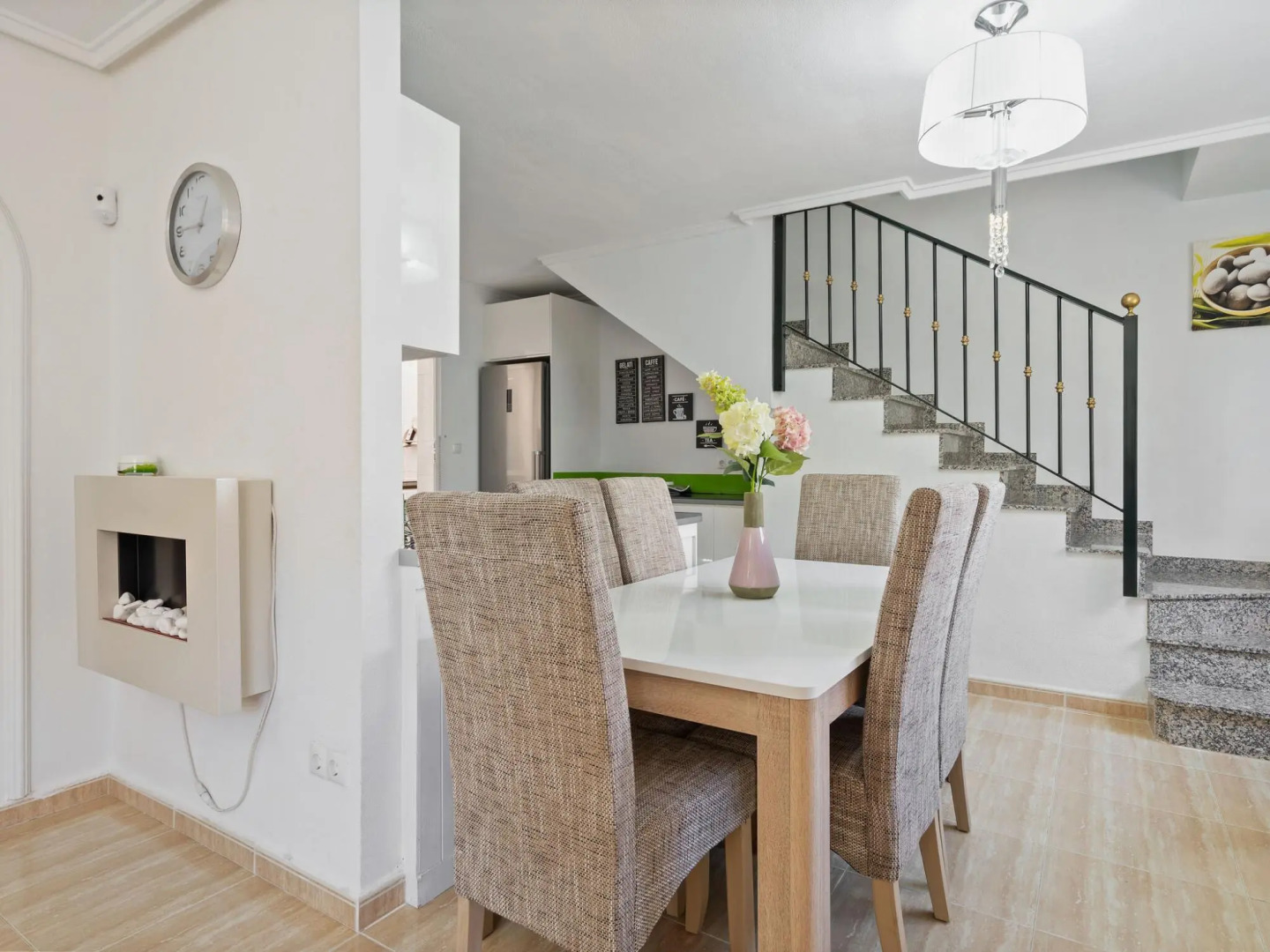 Inviting holiday home in Lo Crispin with shared pool