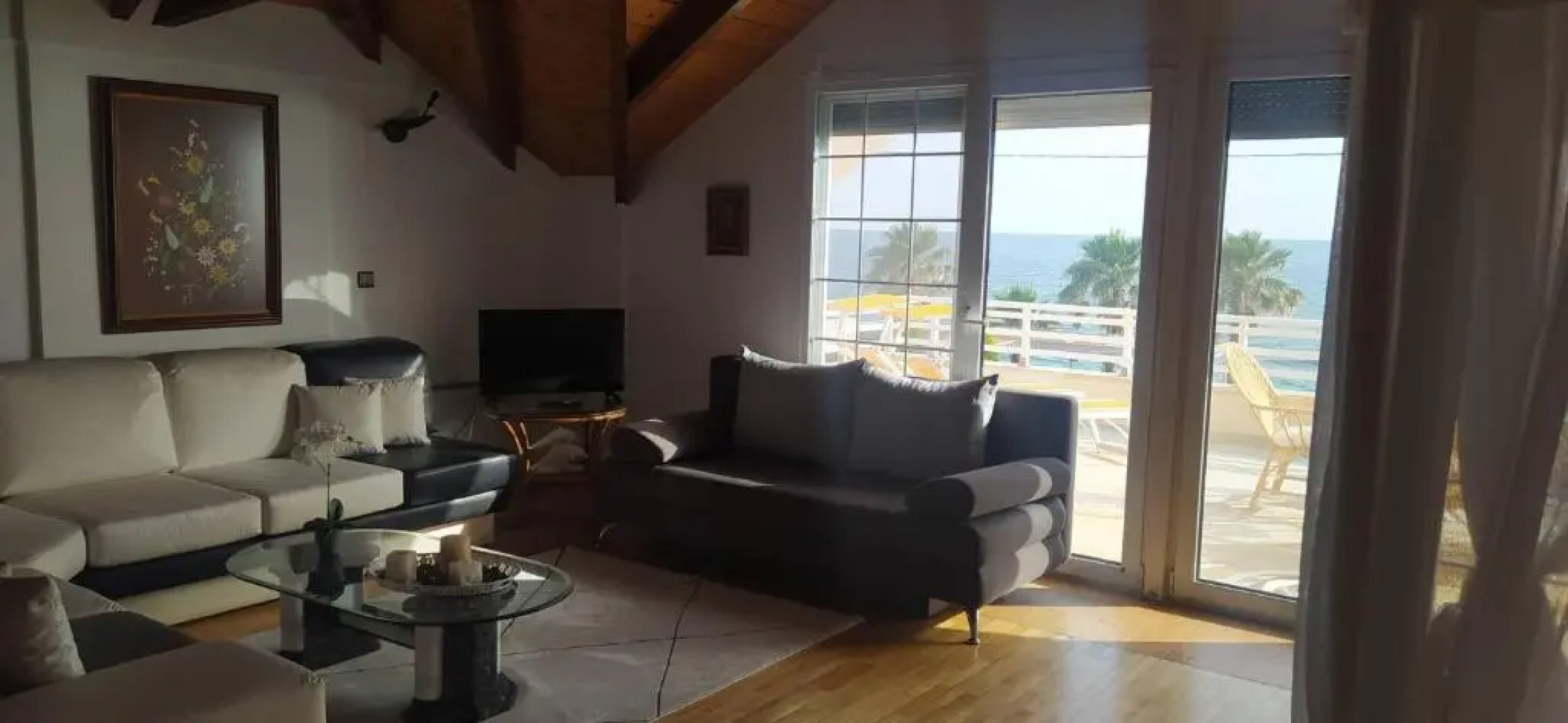 Suite in front of the sea