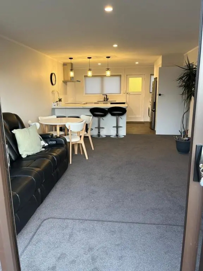 Cozy 2 bedroom with room for a boat