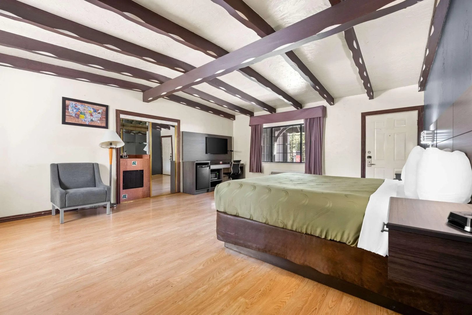 Econo Lodge Inn & Suites Heavenly Village Area